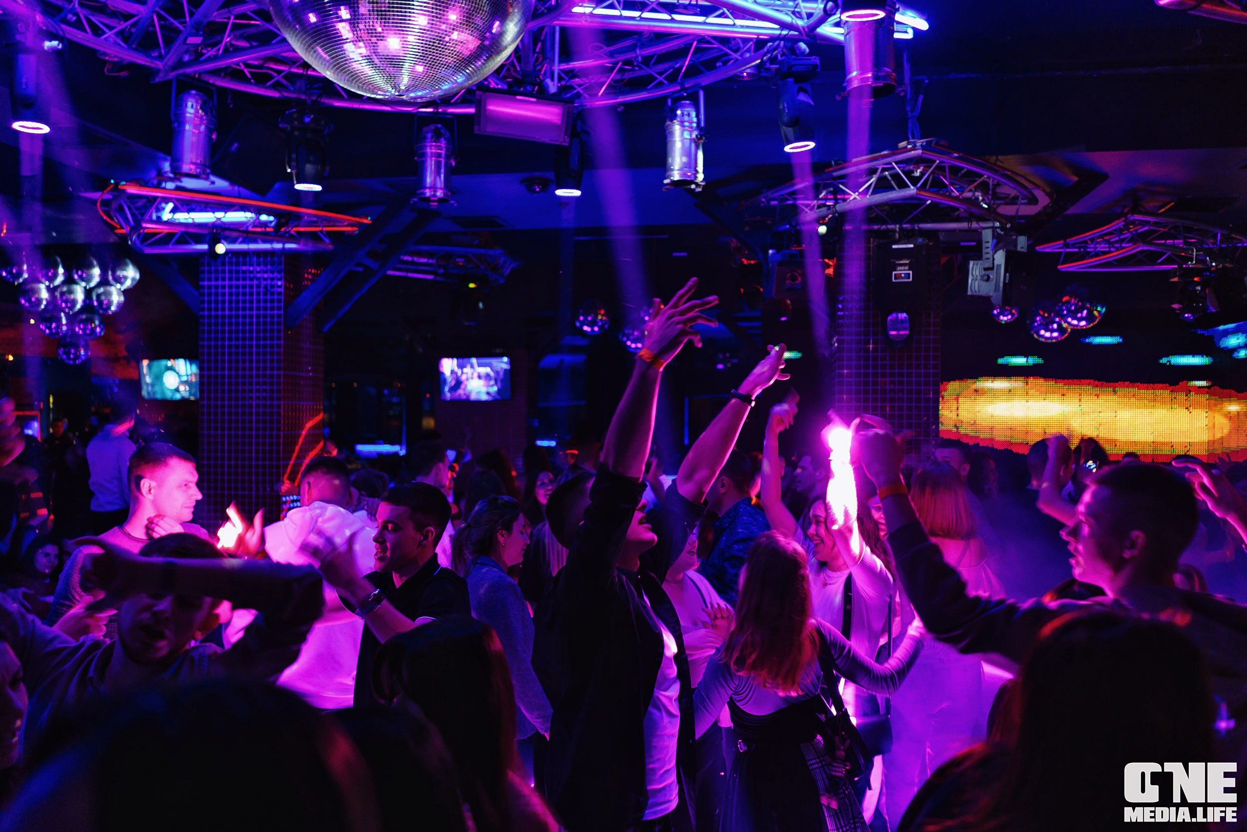 Фоторепортаж из Планеты. One Media Life: фоторепортажи, фотоотчеты с мероприятий и заведений