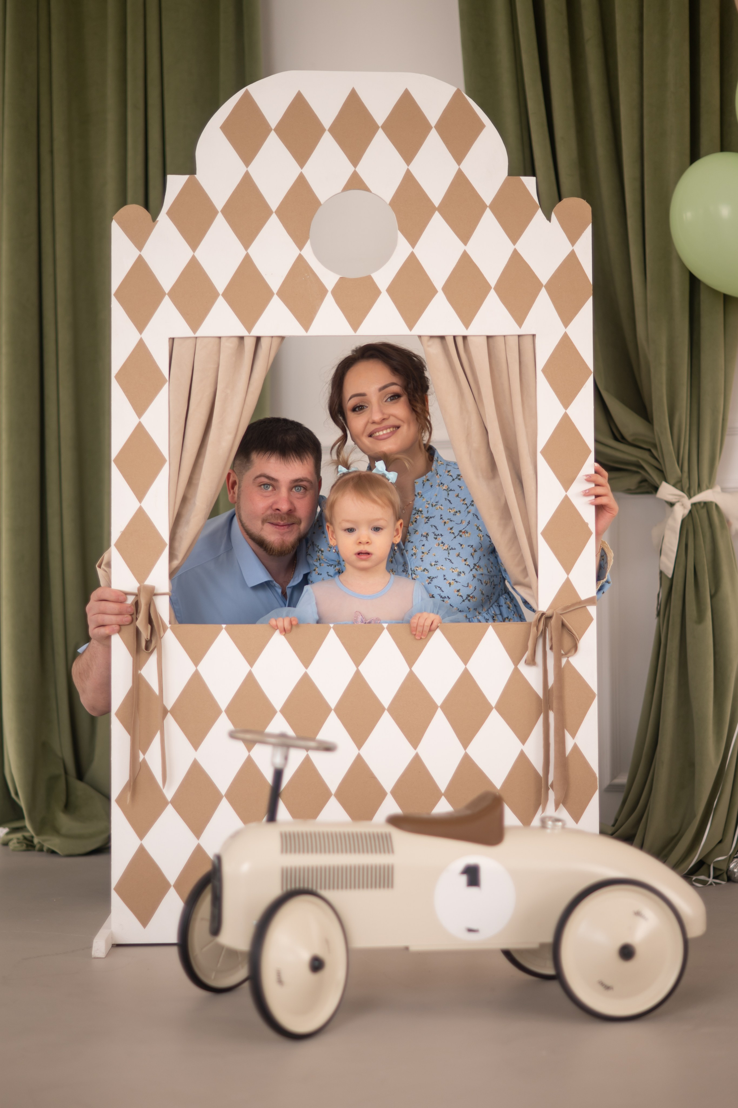 Александр и Анастасия и доченька Юлечка (1). Я Ольга Казанцева, фотографирую снимаю ваши киноистории и печатаю фото и цифровые портреты на холсте