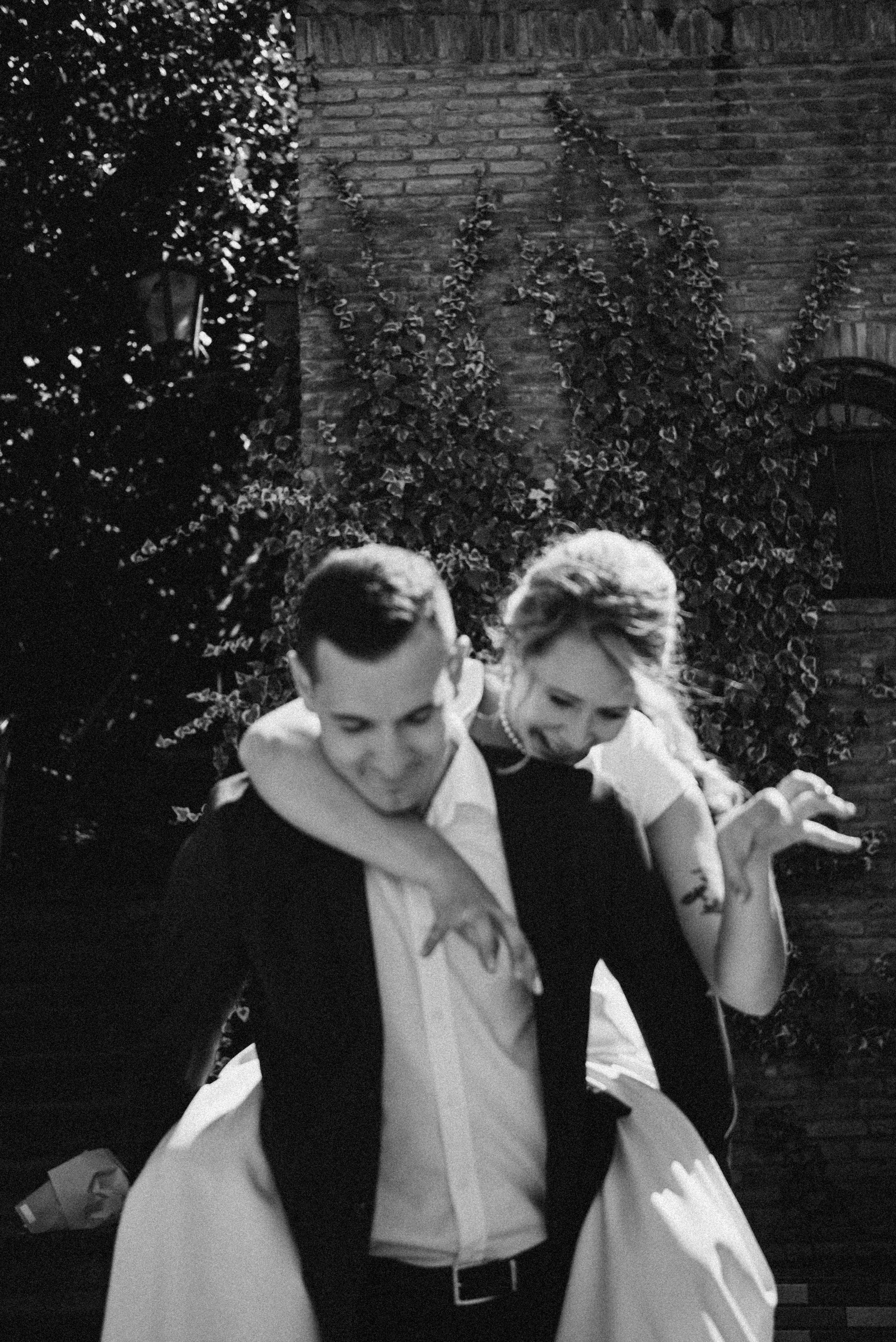 Свадебная прогулка Анны и Игоря. Портретный и свадебный фотограф в Тбилиси • xeniqo