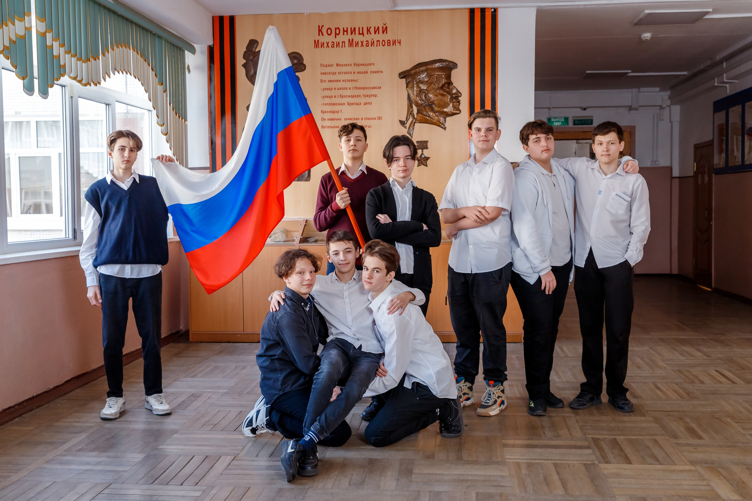 И В ШКОЛЕ ЕСТЬ ЖИЗНЬ. Марина Ушакова. Фотограф. Выпускные альбомы. г. Краснодар