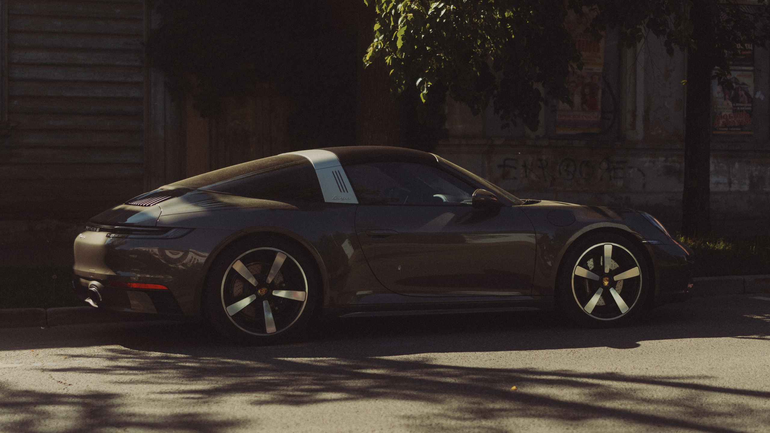 Photoshoot of Porsche 911 Targa 4S in Kazan — Anton Avanzato