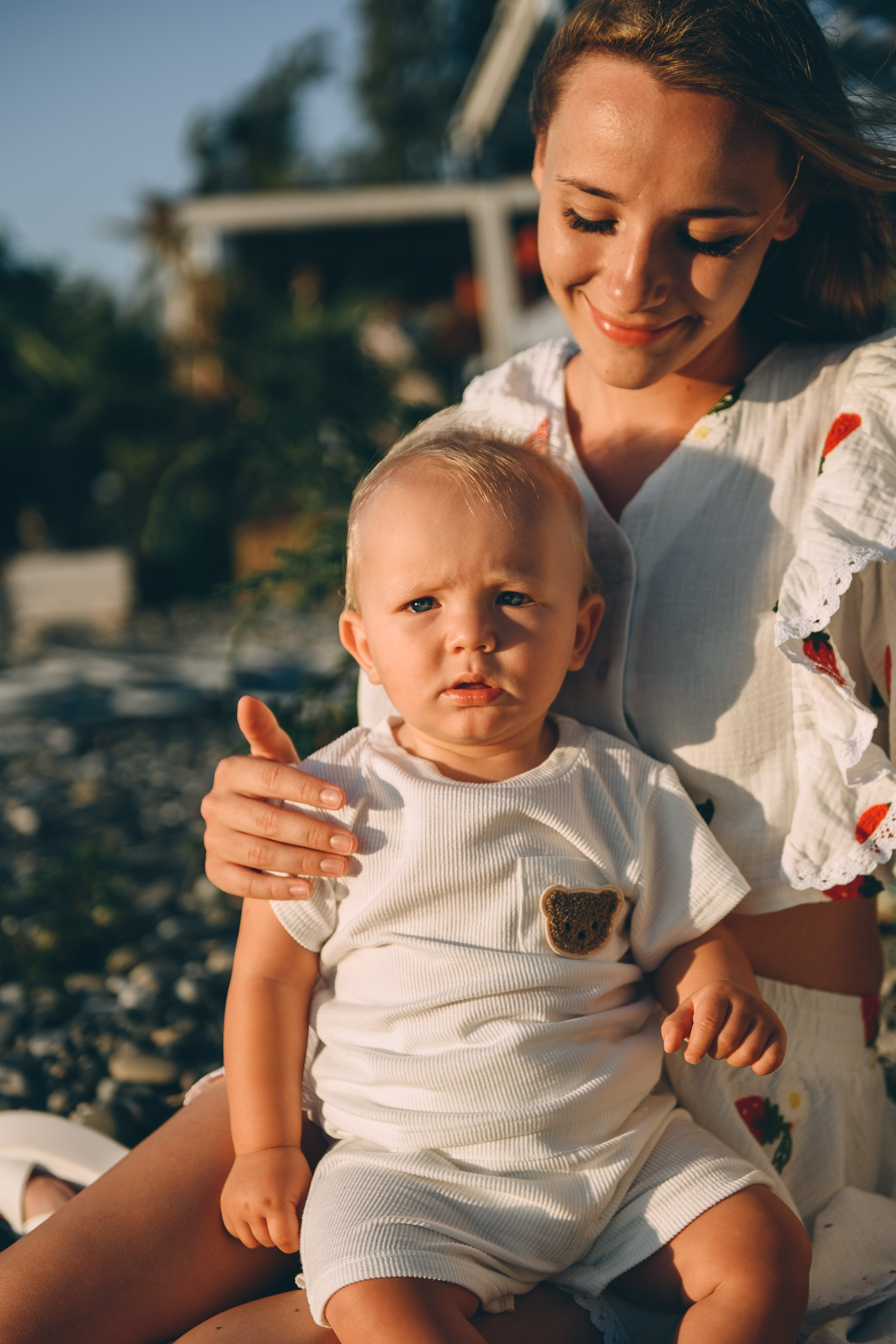 Первое знакомство с морем, мама и малыш. Свадебный и семейный фотограф София Невская