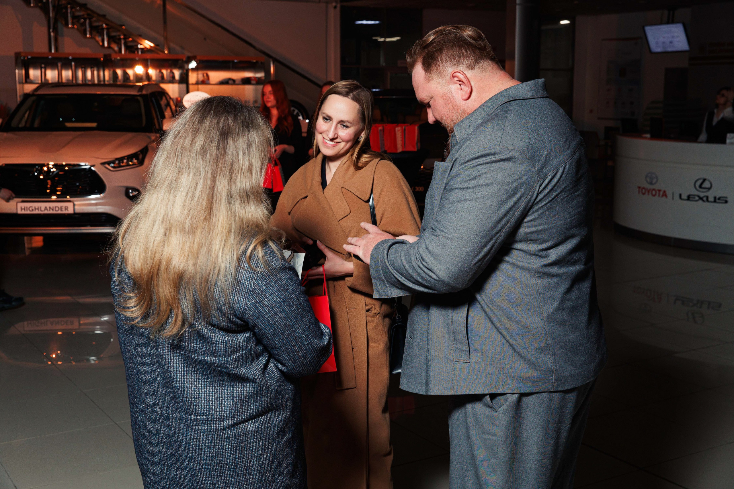 Презентация новой Toyota RAV4. Репортажный и свадебный фотограф в Уфе Павел Кожевников