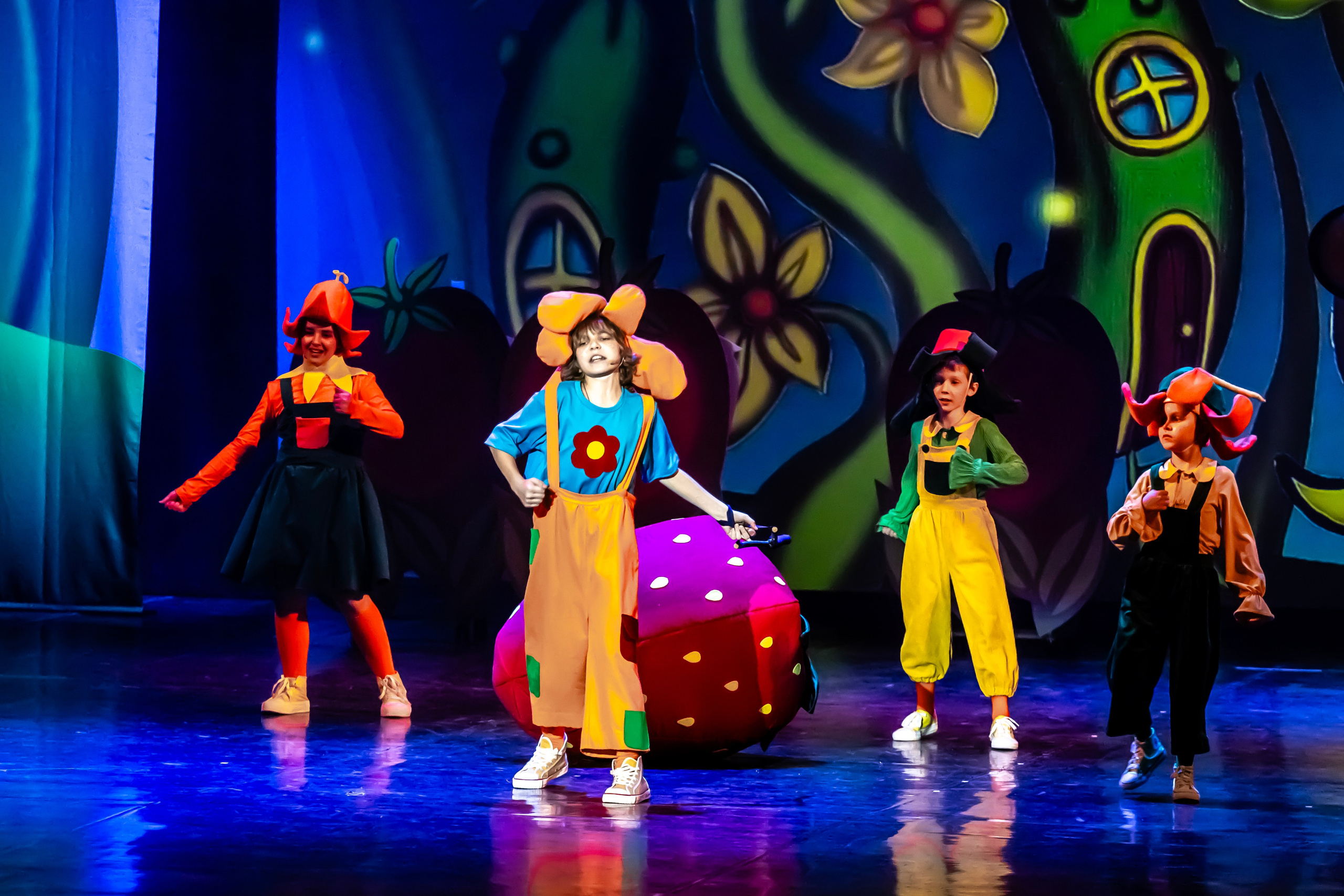Мюзикл «Незнайка в царстве малюток» премьера Сочи солнышки и Сочи Соло. Фотограф в Сочи Юрий Шептаев