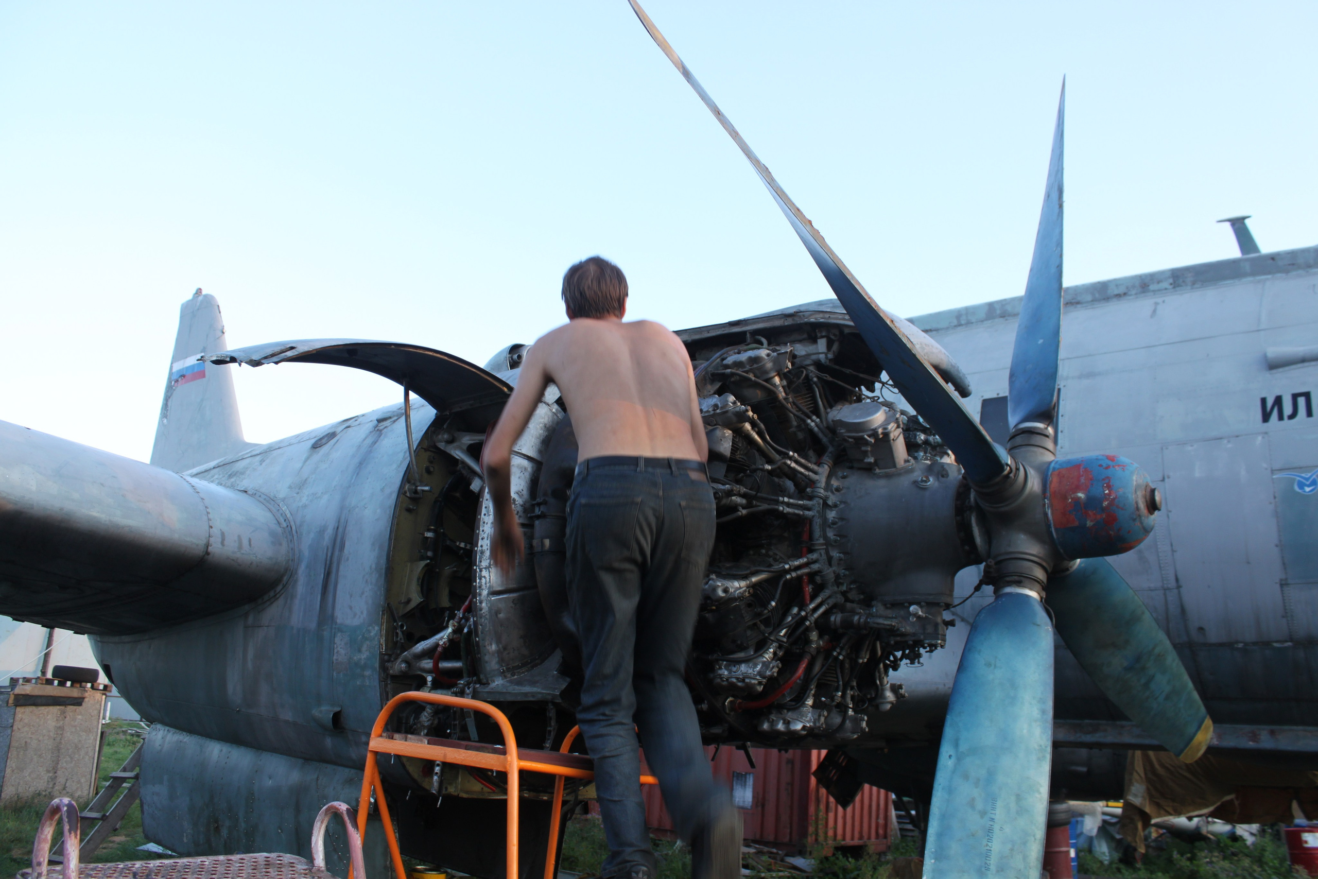 Ил-14Т «Голубая Мечта» работы в Тушино (2011 г.). Фотоальбом показывающий увлекательный мир авиации и мир медведей Андрея Иванова