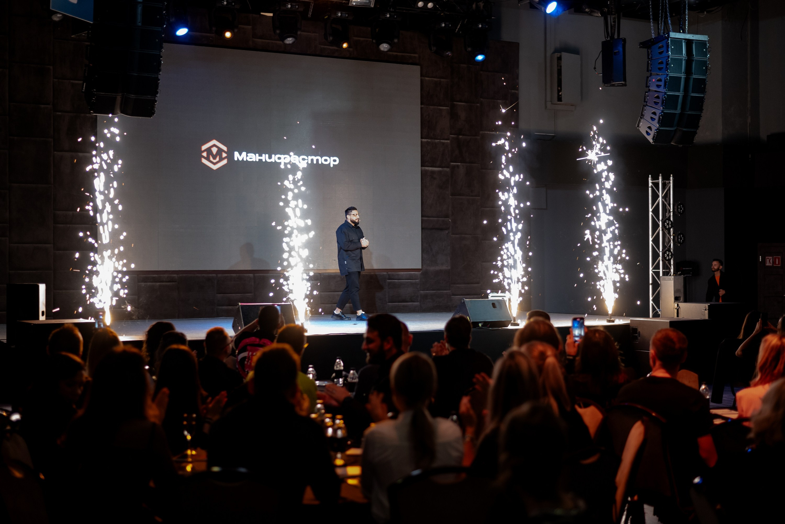 Манифестор. Фотограф в Москве. Антон S