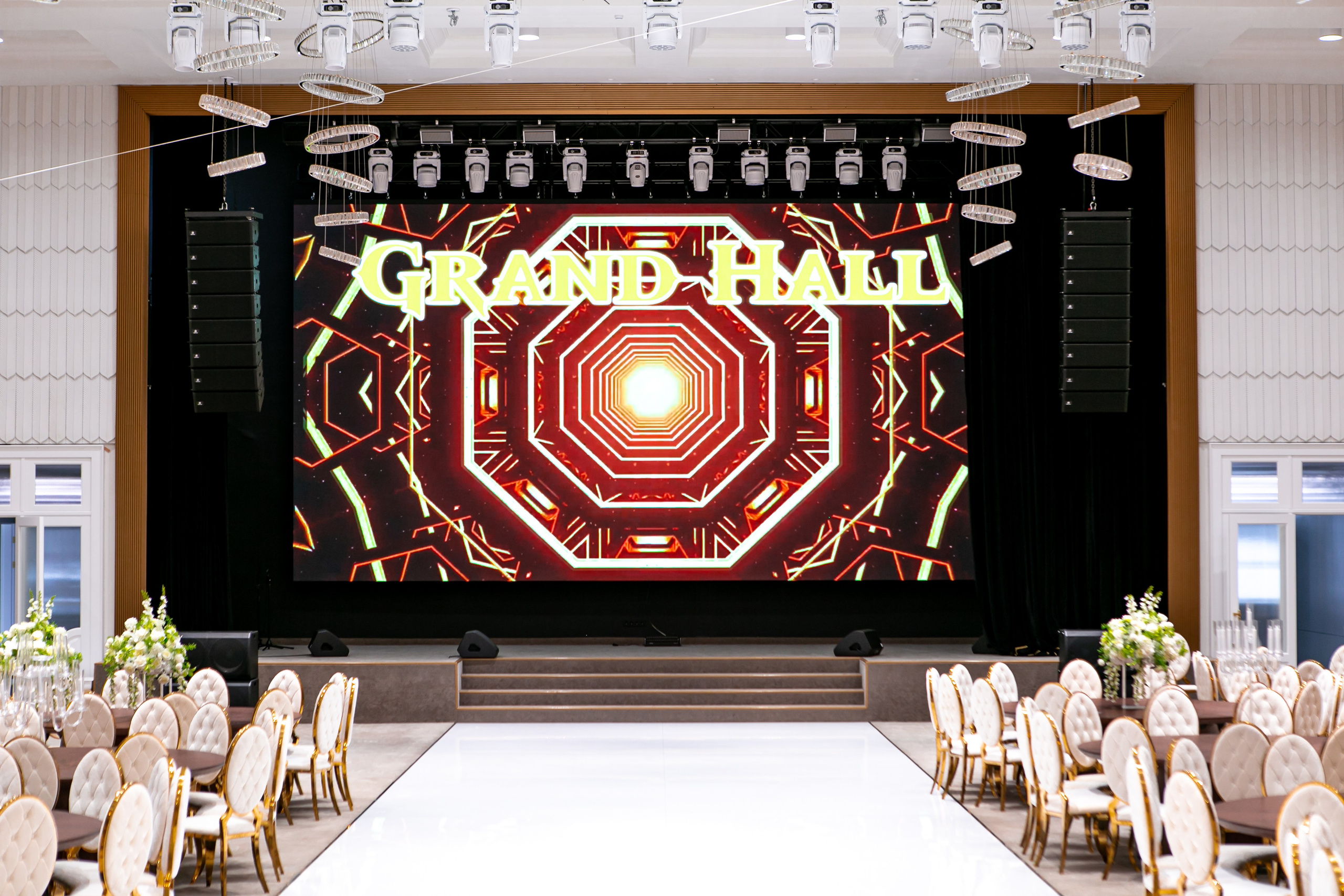 Банкетный зал Grand Holl. Контент фотограф, съемка для маркетплейсов, фуд съемка и репортажи в Новосибирске Ралия Галеева