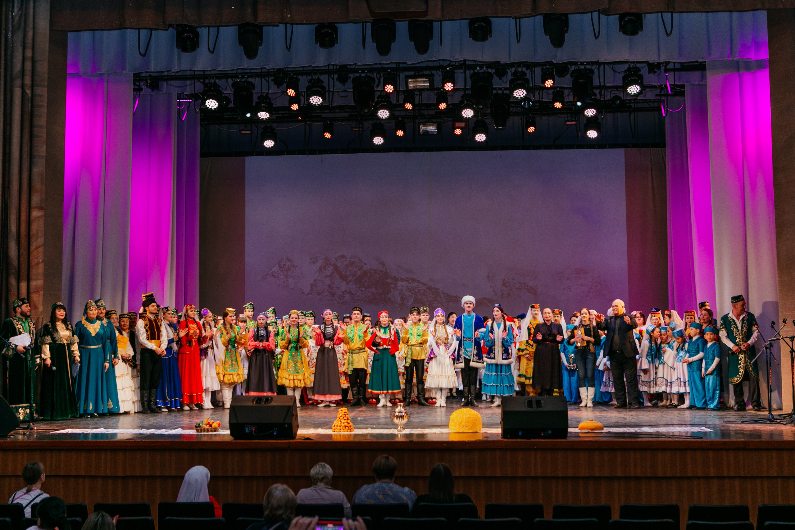 Межрегиональный фестиваль «Сибирские звезды». Контент фотограф, съемка для маркетплейсов, фуд съемка и репортажи в Новосибирске Ралия Галеева