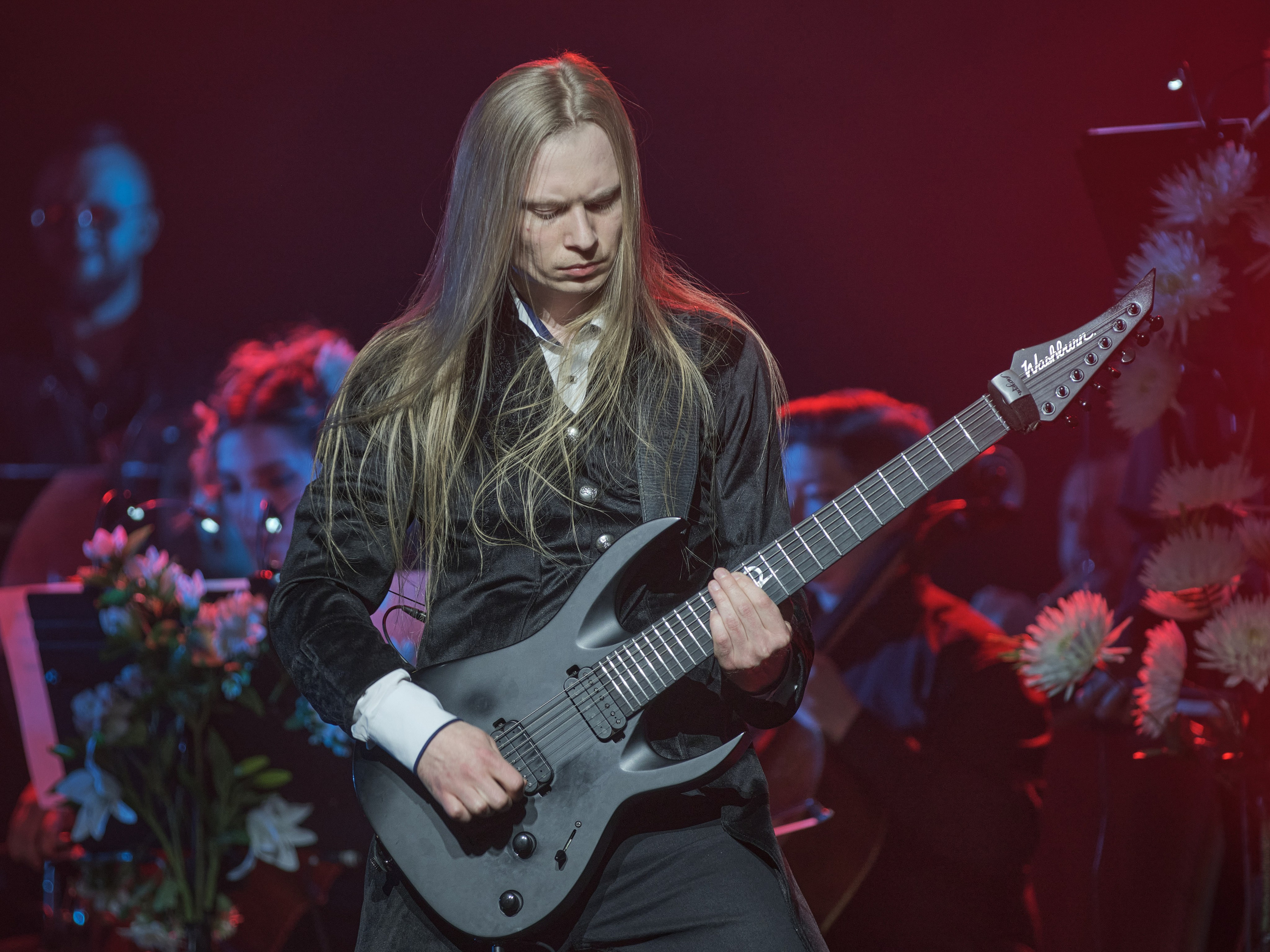 Saphath с симф.оркестром. Фотограф. г. Южно-Сахалинск. Олег Толстов