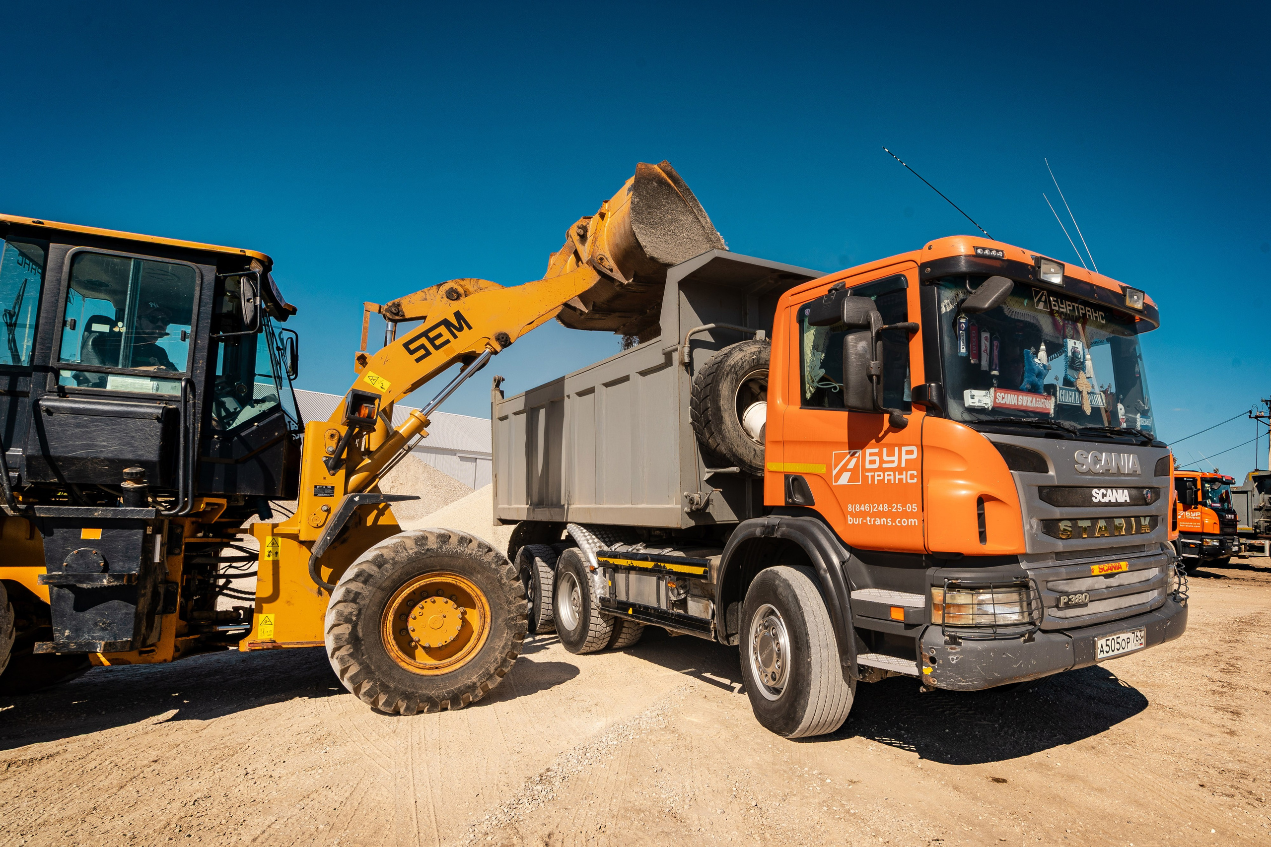 Погрузка инертных материалов для срочной доставки