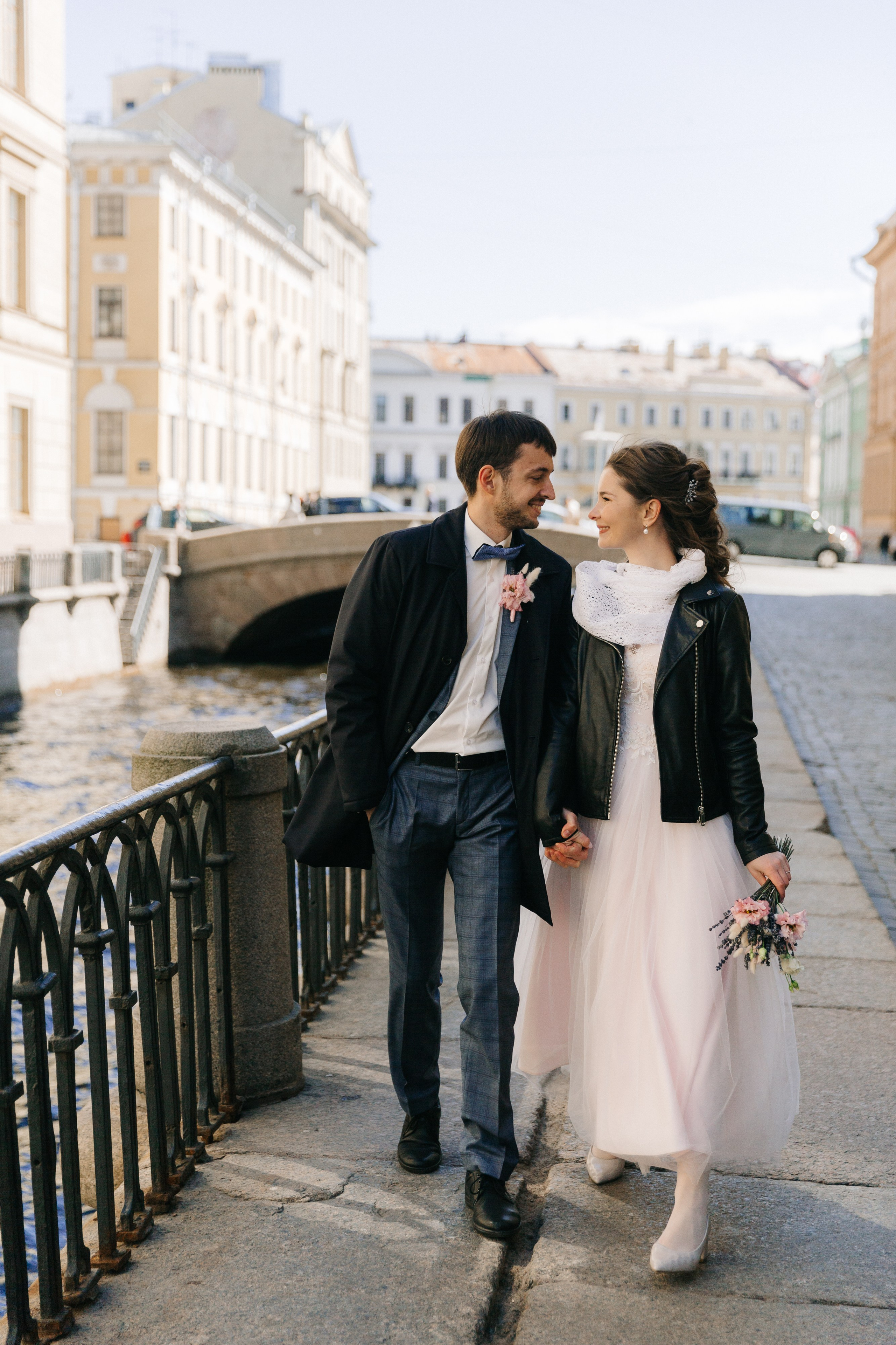 МАЙ | Дворец № 1, Атланты, Эрмитажный дворик. Свадебный фотограф в Санкт-Петербурге Полина Корзухина