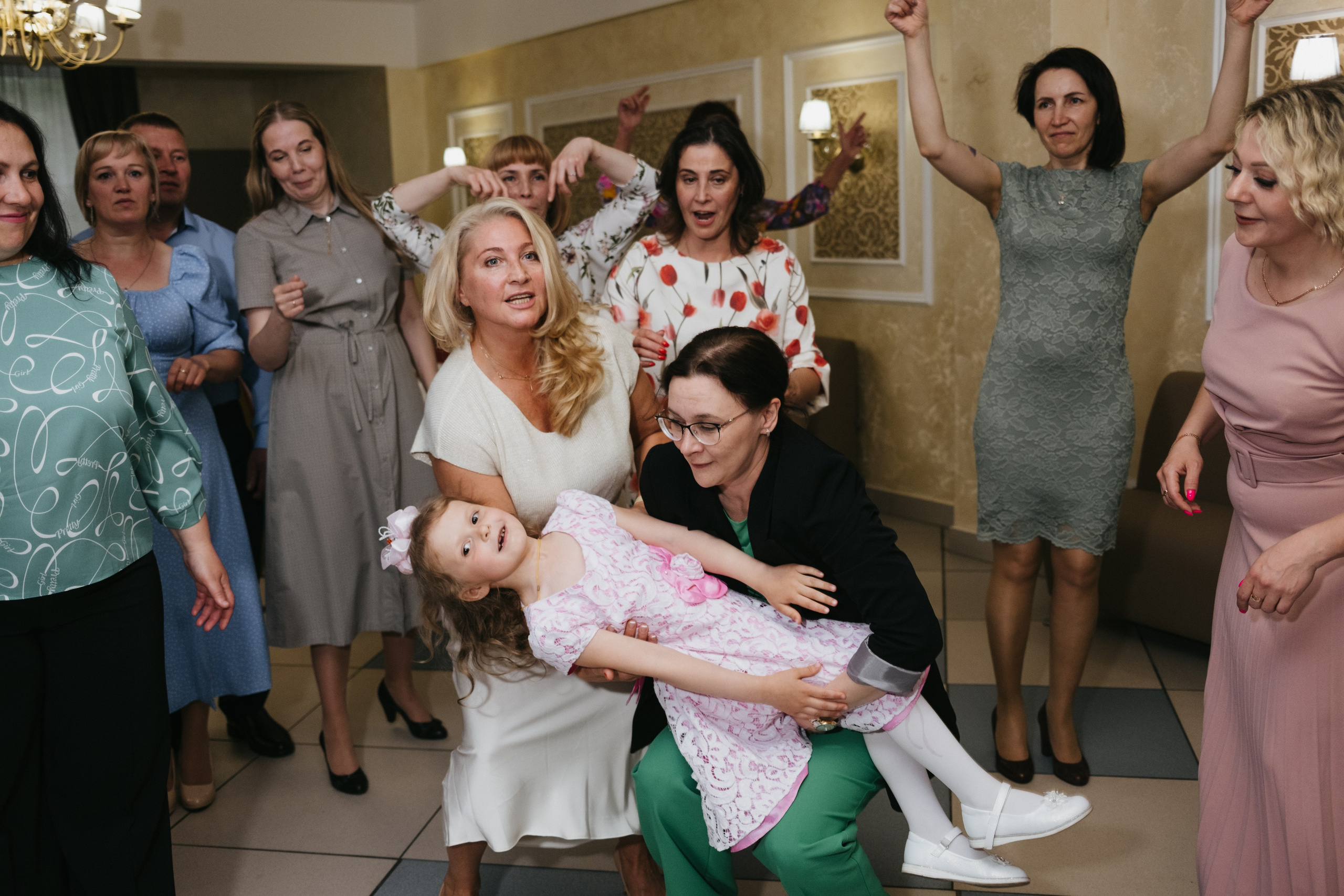 Выпускной 11 класс школы № 30. Свадебный и репортажной фотограф Денис Ожигин в Краснодаре и Краснодарском крае