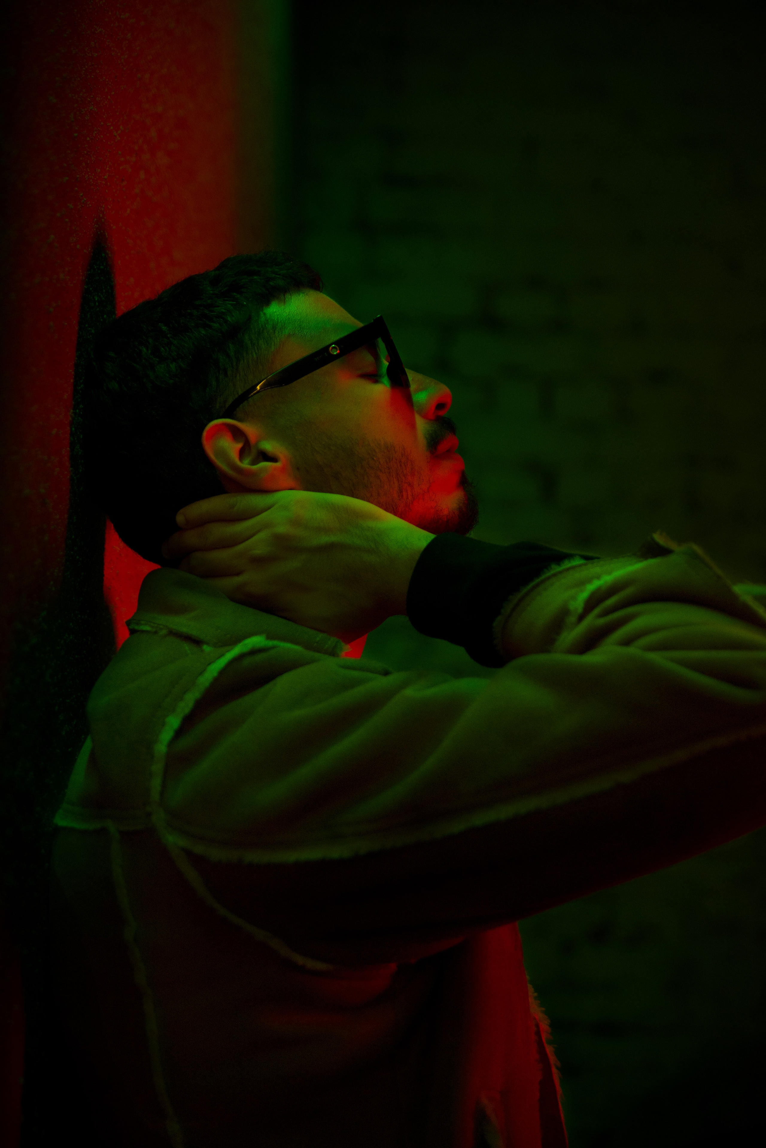 Зинадин. Уличная сессия с цветным светом