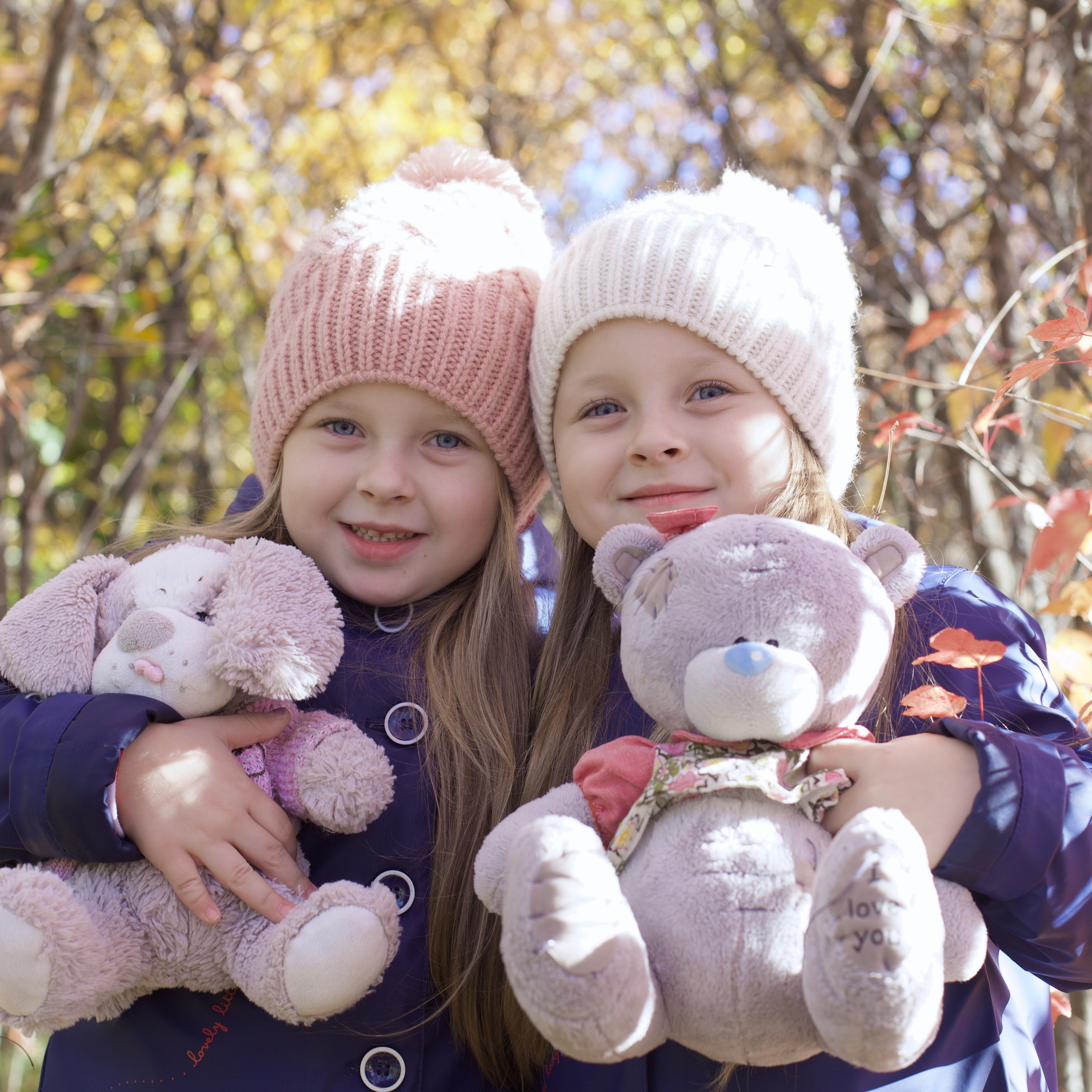 Фотосессия близняшек осенью. Школьные выпускные альбомы в Москве Марина Николаева