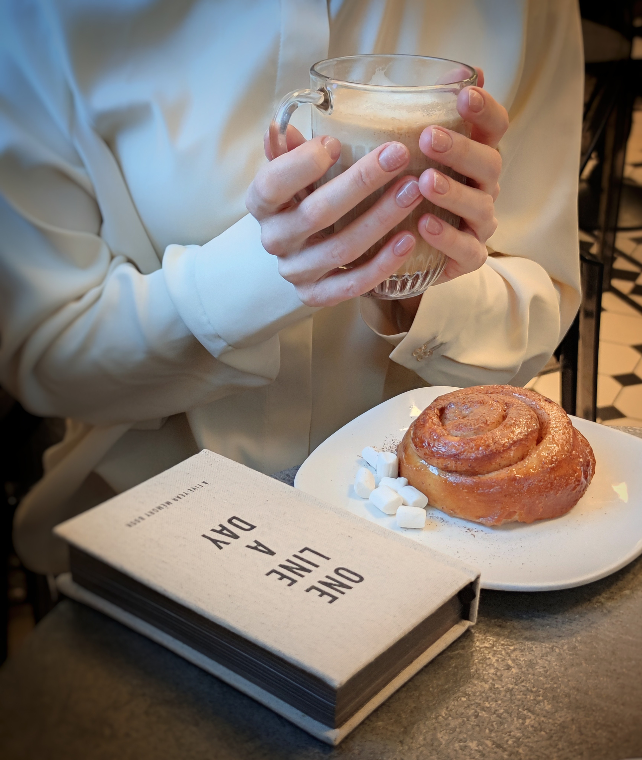 Любому современному человеку нужен контент для сайта, социальных сетей. Фотограф Алиса Канцибер. Москва. Портрет, семейное фото, свадьбы