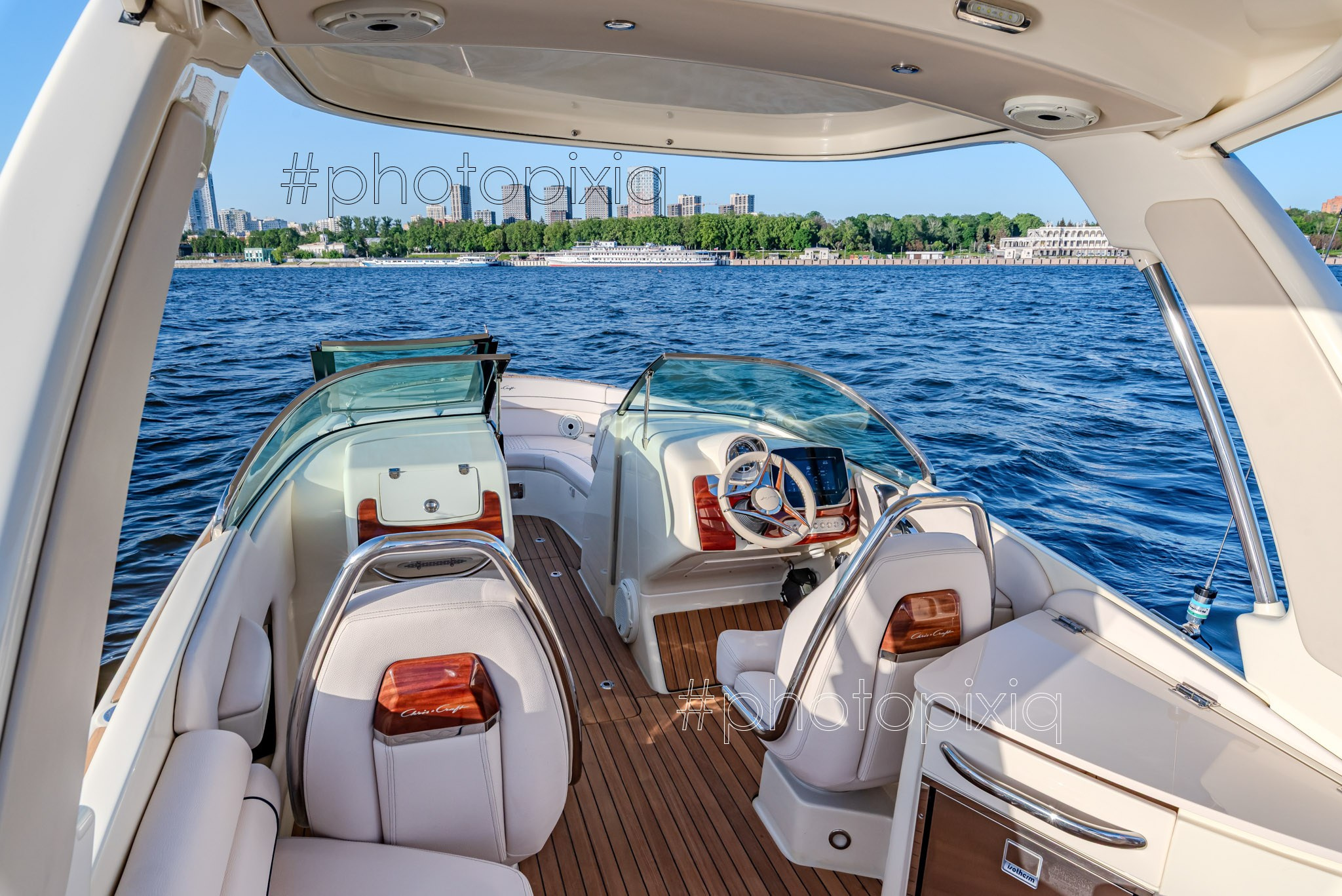 Фотосъёмка катера Chris Сraft для брокера. Интерьерная съёмка и виртуальные туры — Интерьерный фотограф Кузнецов Сергей (photopixiq)