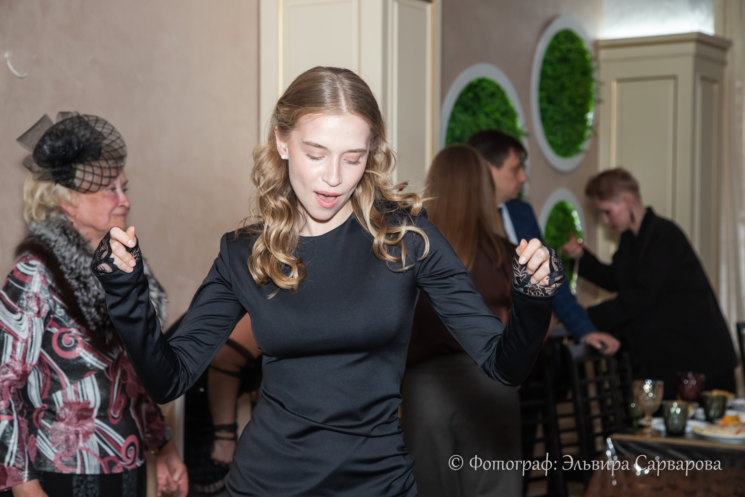 Гангстерская вечеринка в стиле 1920-х. Репортажный Фотограф