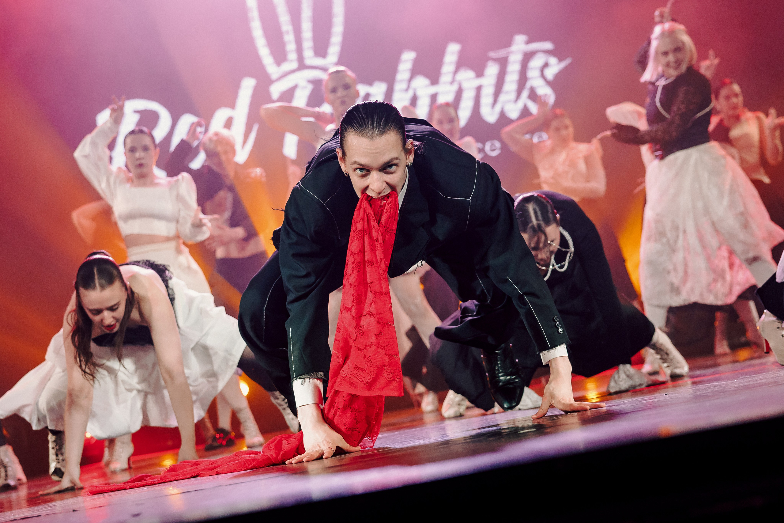 Отчётный концерт танцевальной школы «Red Rabbits» 2025. Лёшка Варзегов — фотограф