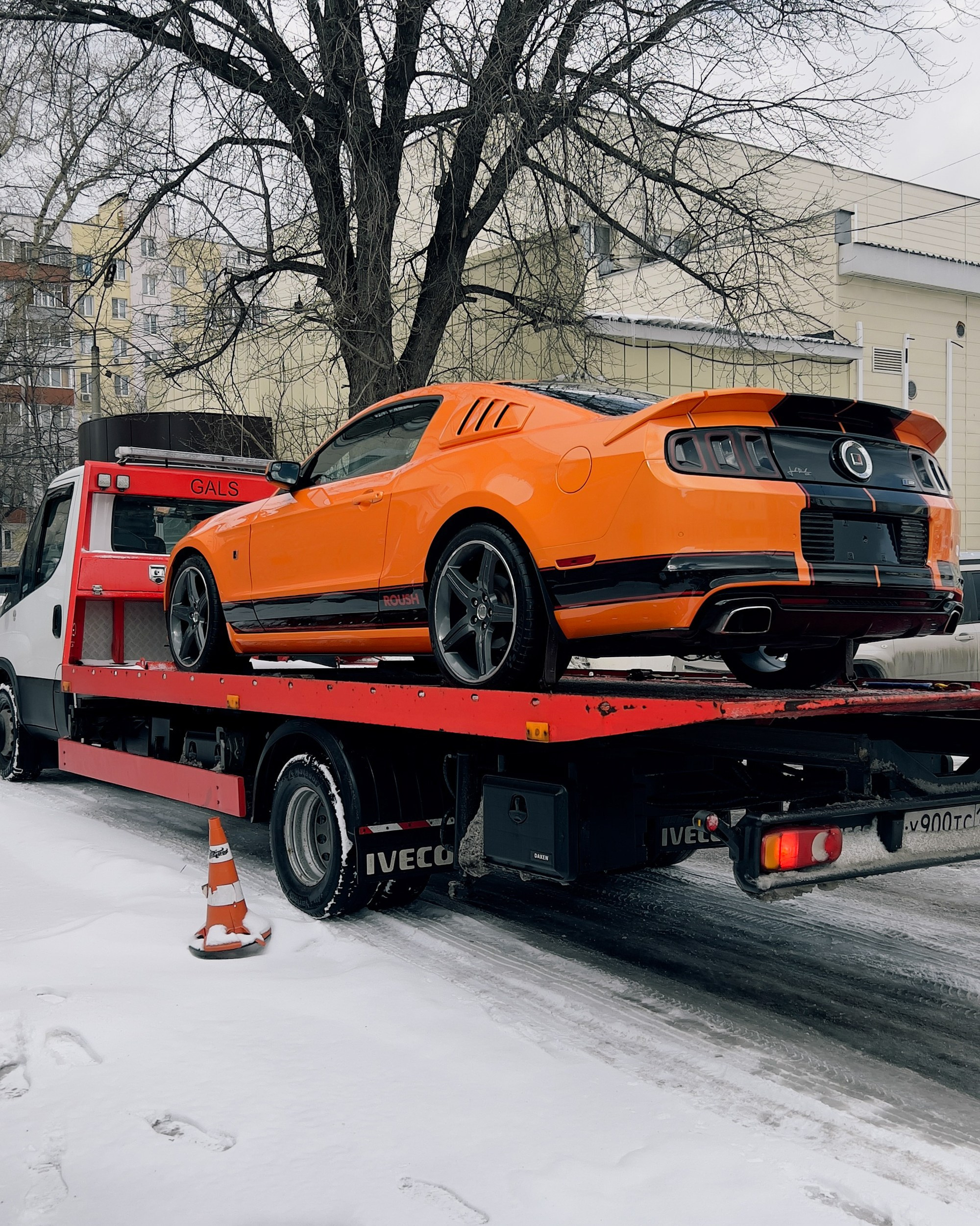 Ford Mustang Roush оранжевый окрас кузова и выкрас полос. DeLorein