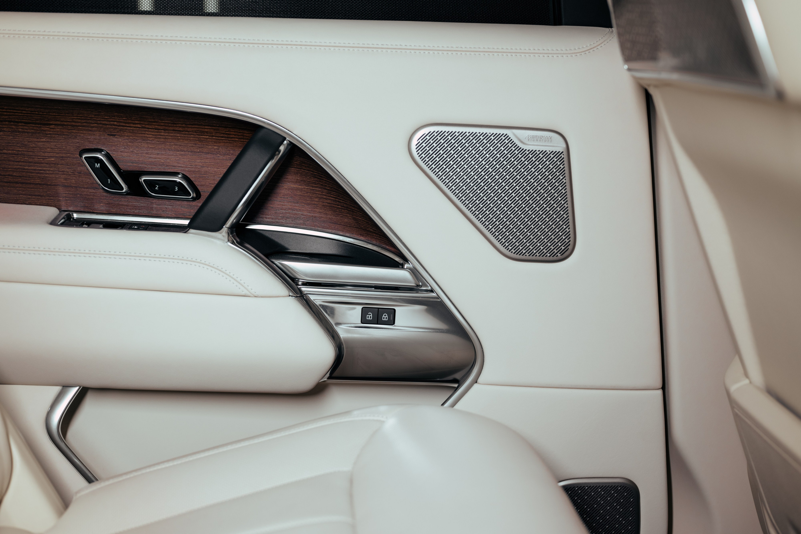 Range Rover long brown on white. DeLorein