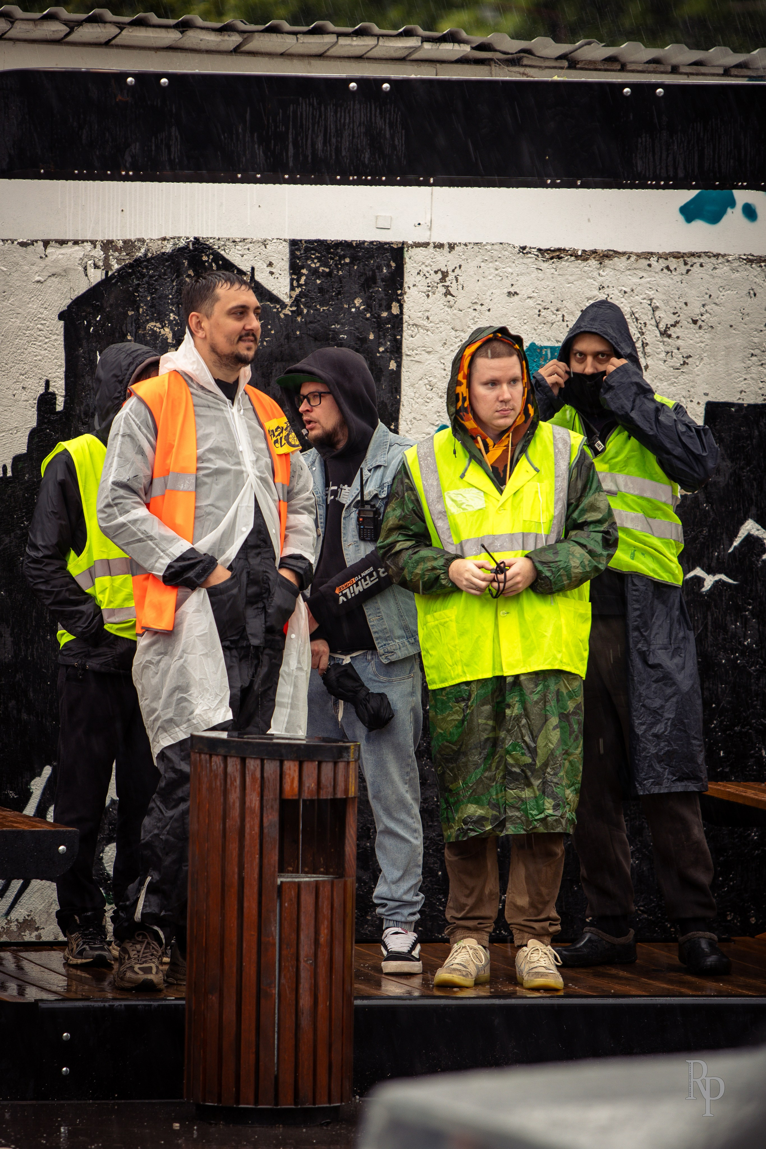 SHOWDOWN. Rusty Photographer