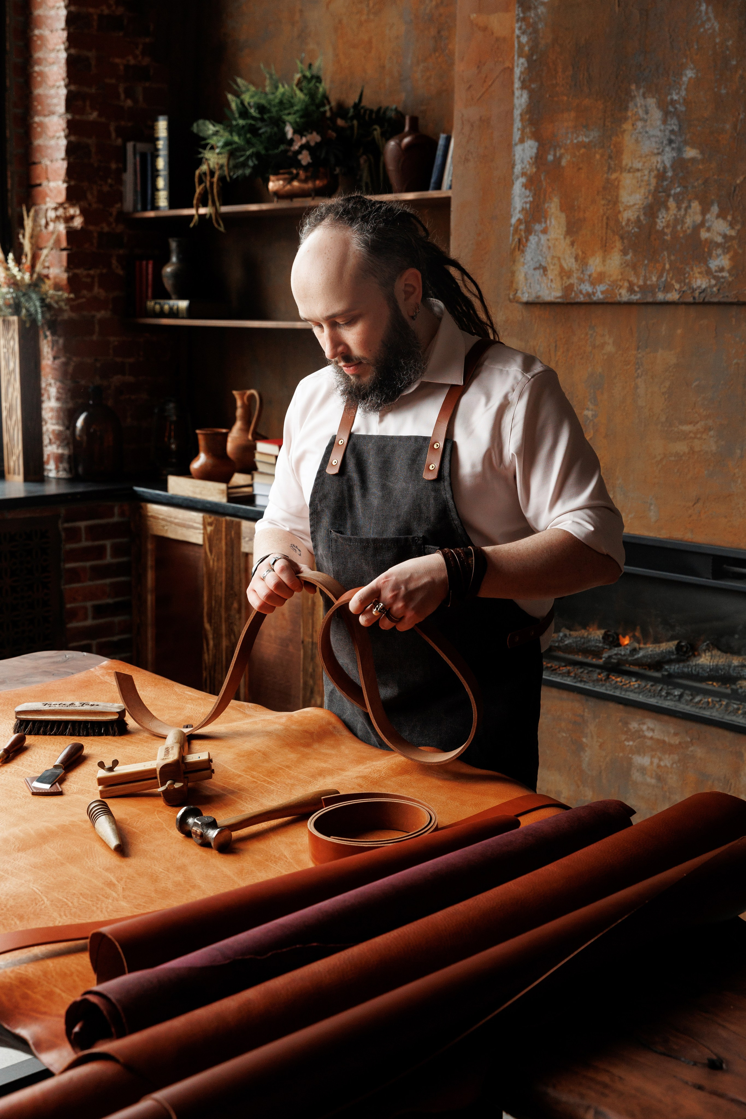 Андрей мастер по работе с кожей. Фотограф Щелково/ Москва Татьяна Жучкова