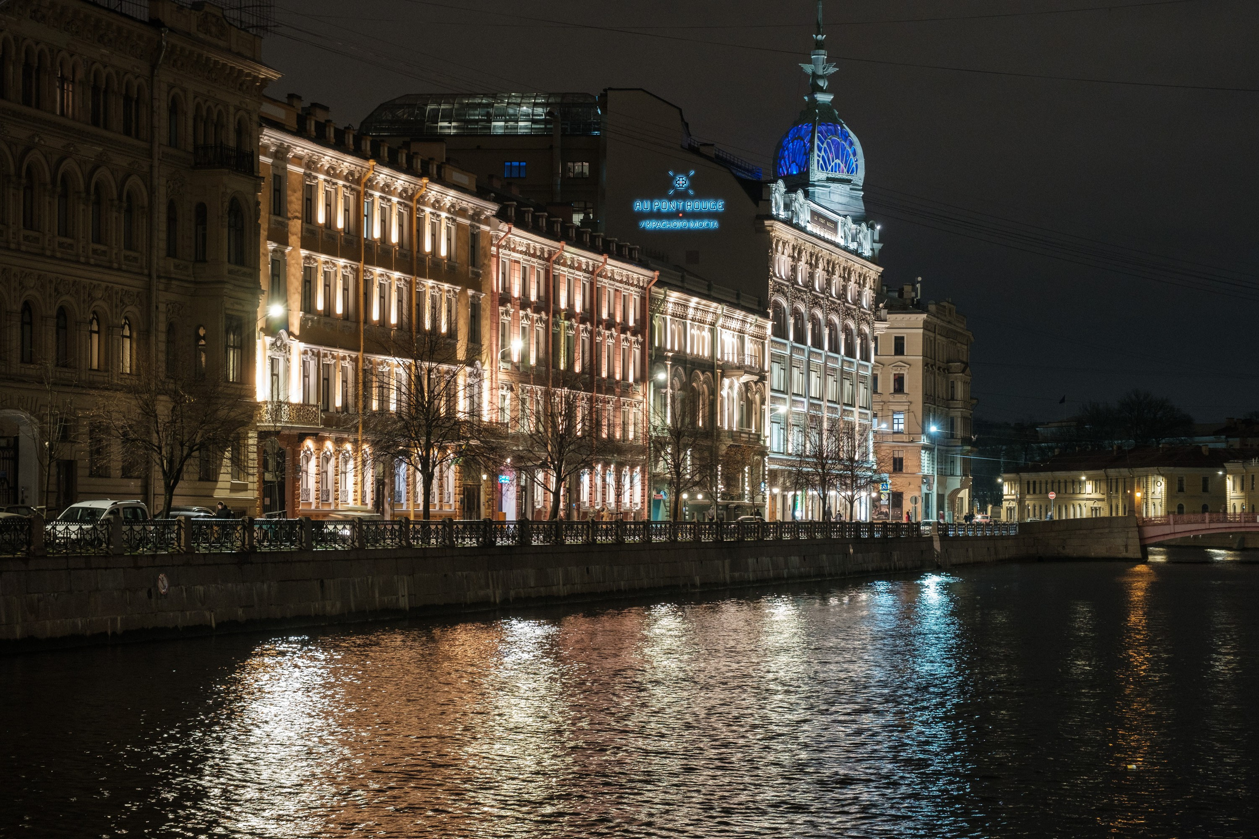 у Красного моста на Мойке