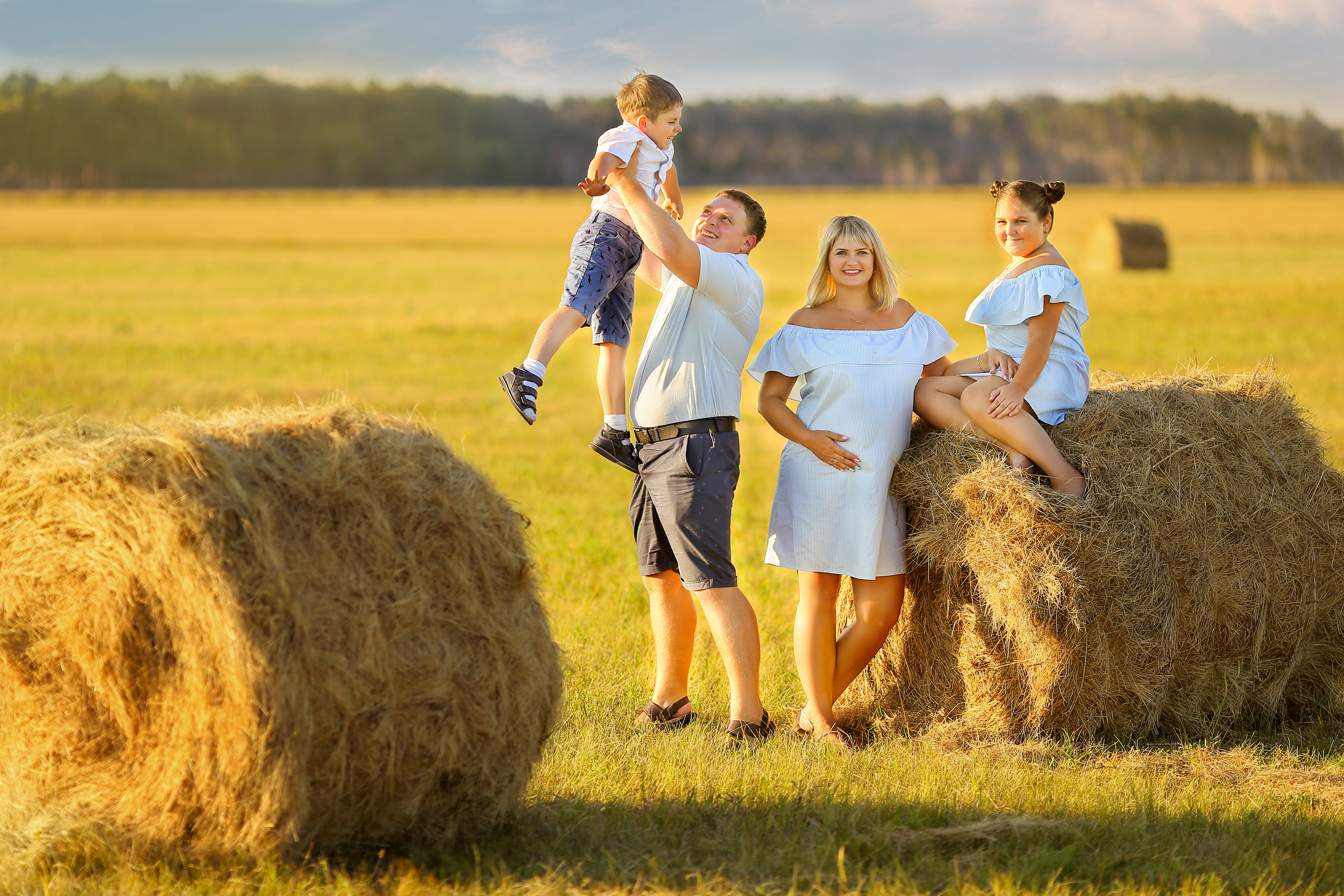 Семейная прогулочная фотосессия в Омске. Фотограф в Омске Таня Бережная