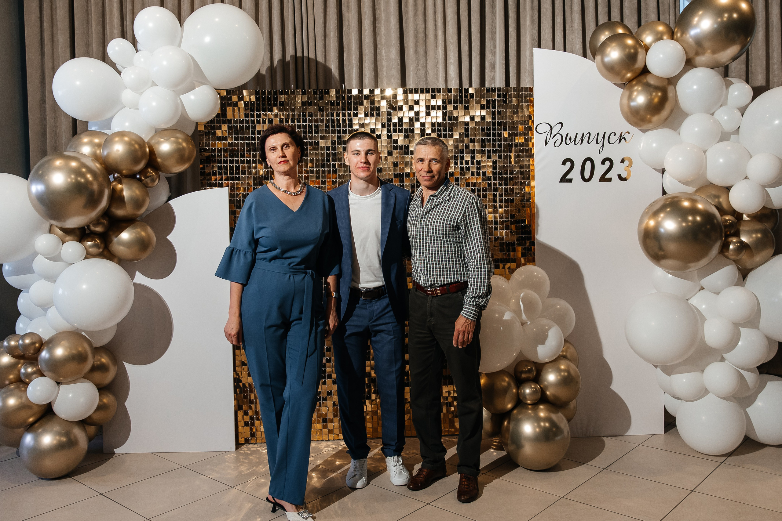 2023-06-23 Выпускной МБОУ СОШ № 10. Фотограф в Красноярске