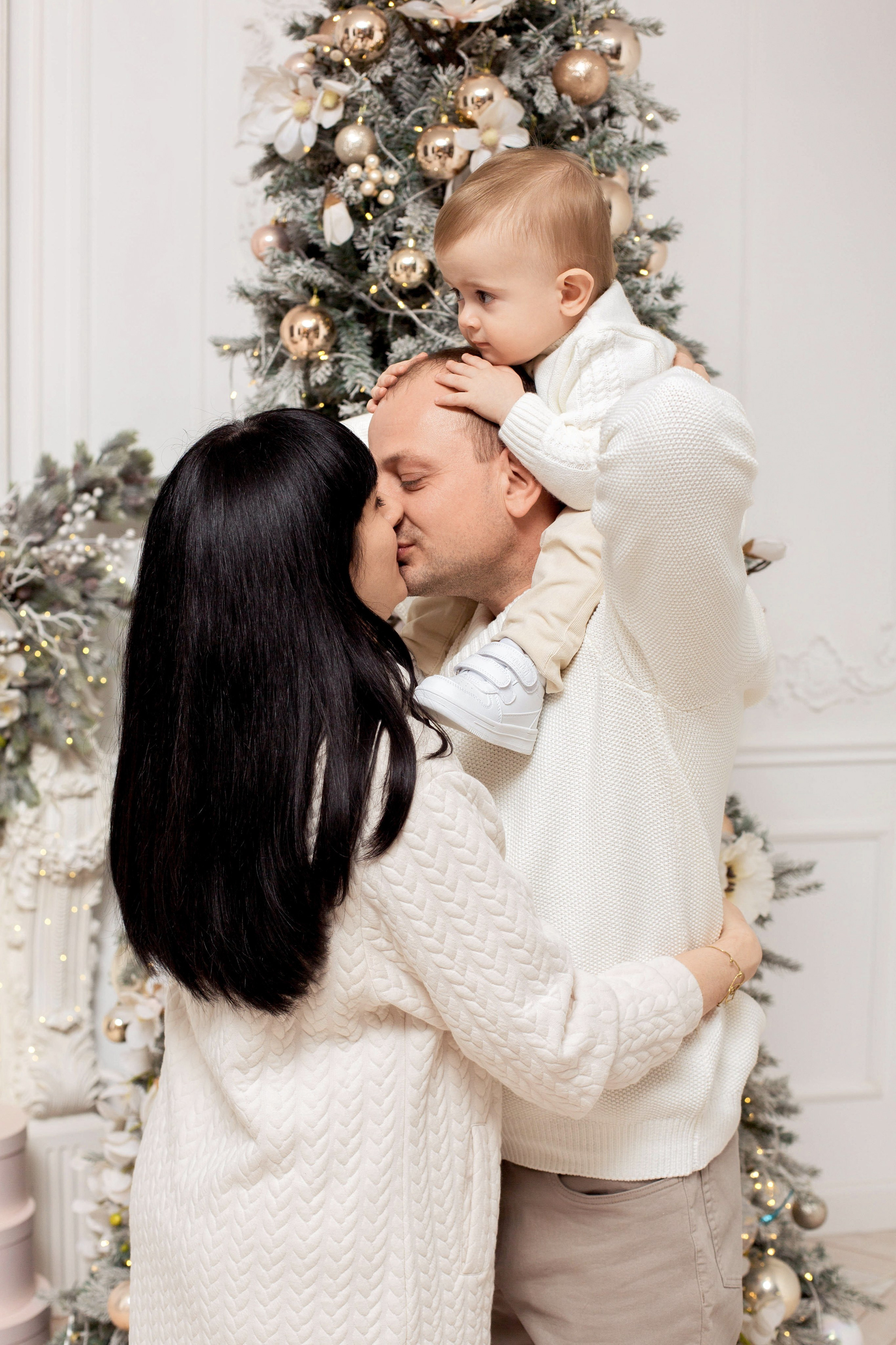 Новогодняя фотосессия в студии в городе Ростове-на-Дону для Александра, Лии и Артёма