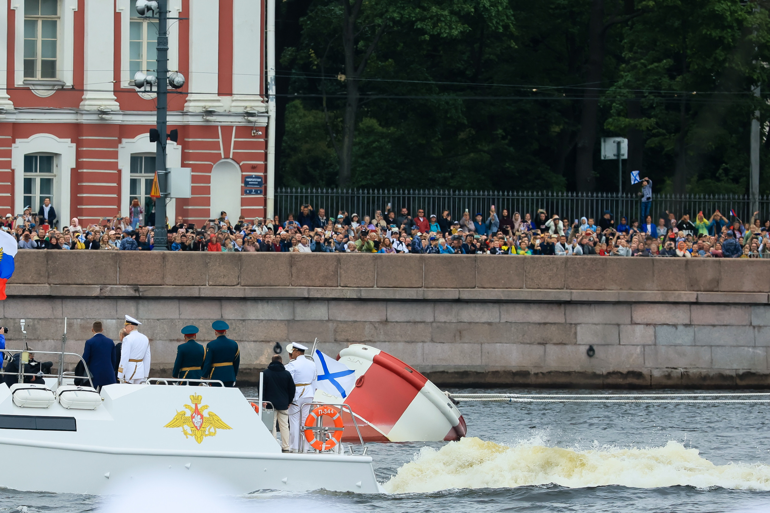 Владимир Путин на День Военно-морского флота — 2022 в Санкт-Петербурге. Моя фотография