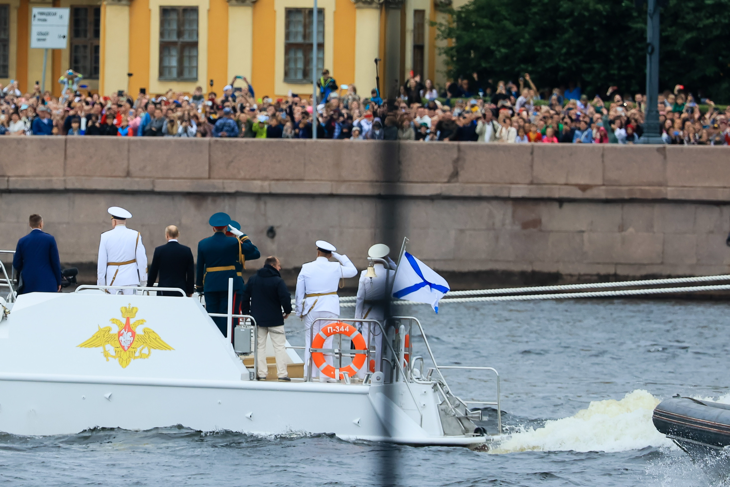 Владимир Путин на День Военно-морского флота — 2022 в Санкт-Петербурге. Моя фотография