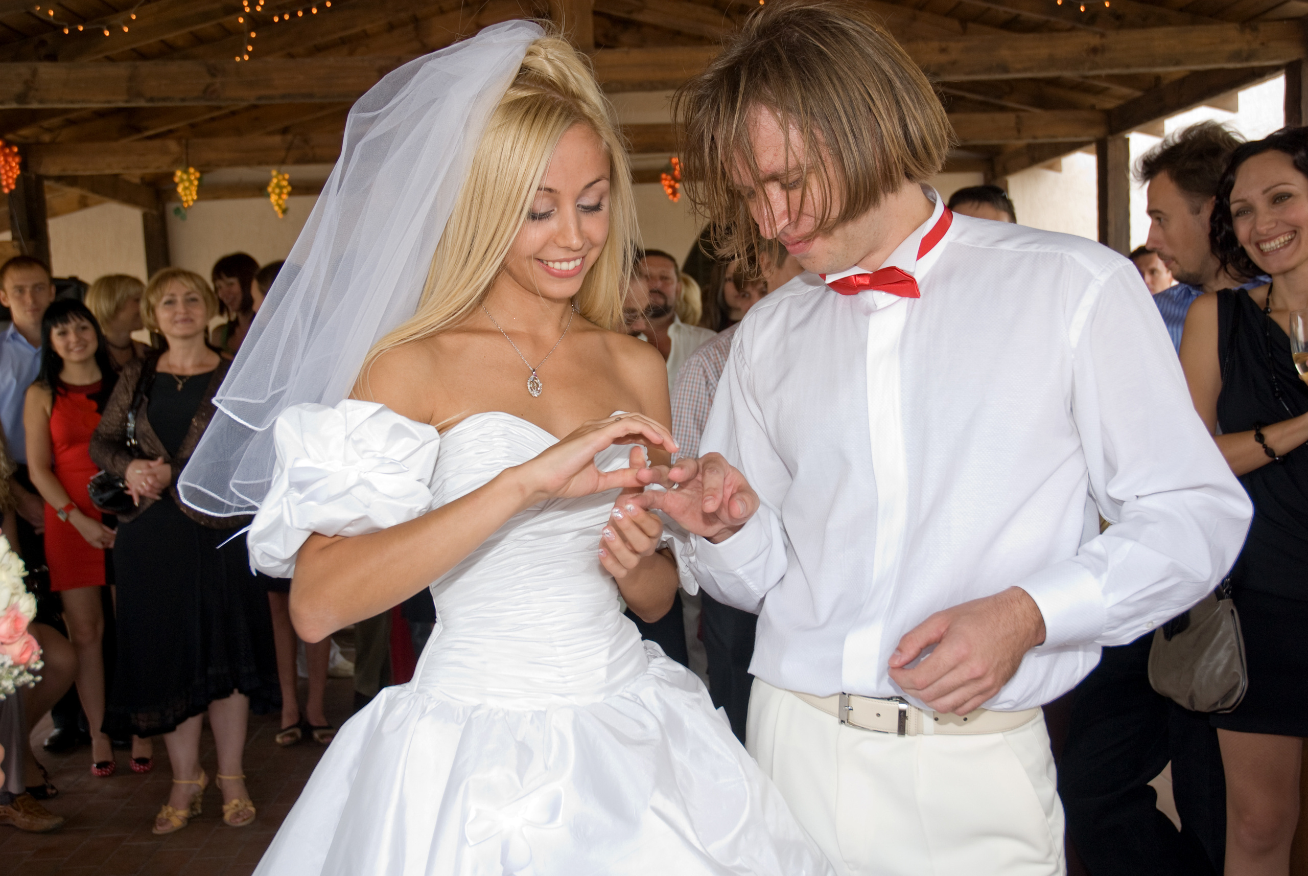 Молодожены в ресторане, театрализованная регистрация, выездная регистрация, фотограф Семенец Константин, 89168399006