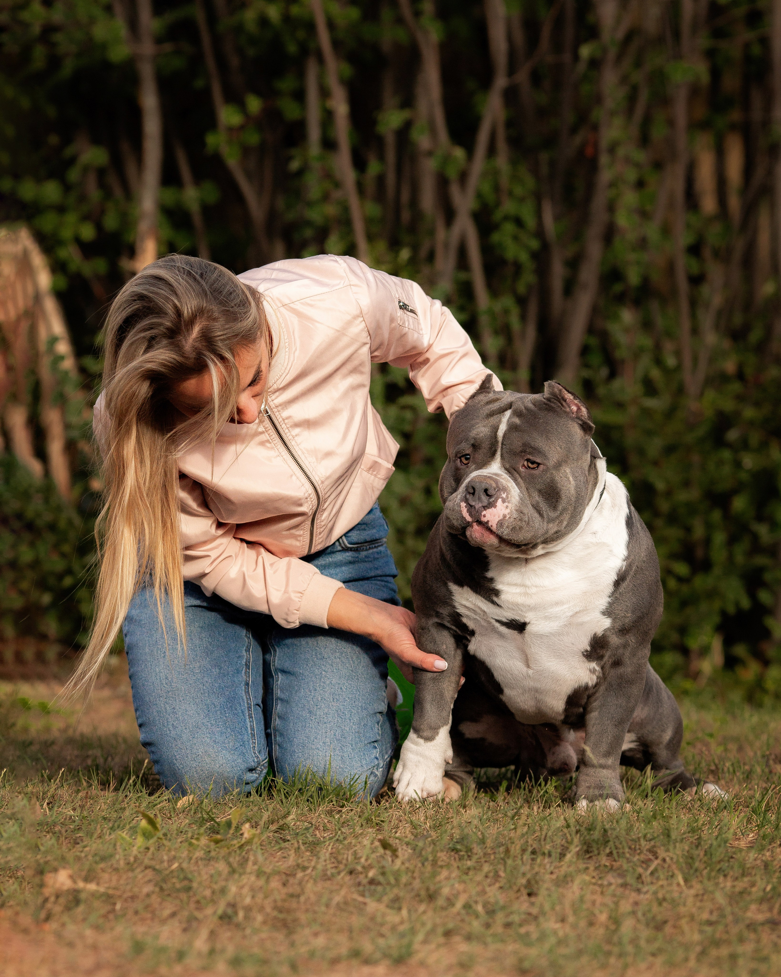 Наталья и булли. Фотограф Анималист в Перми Анастасия Остерман
