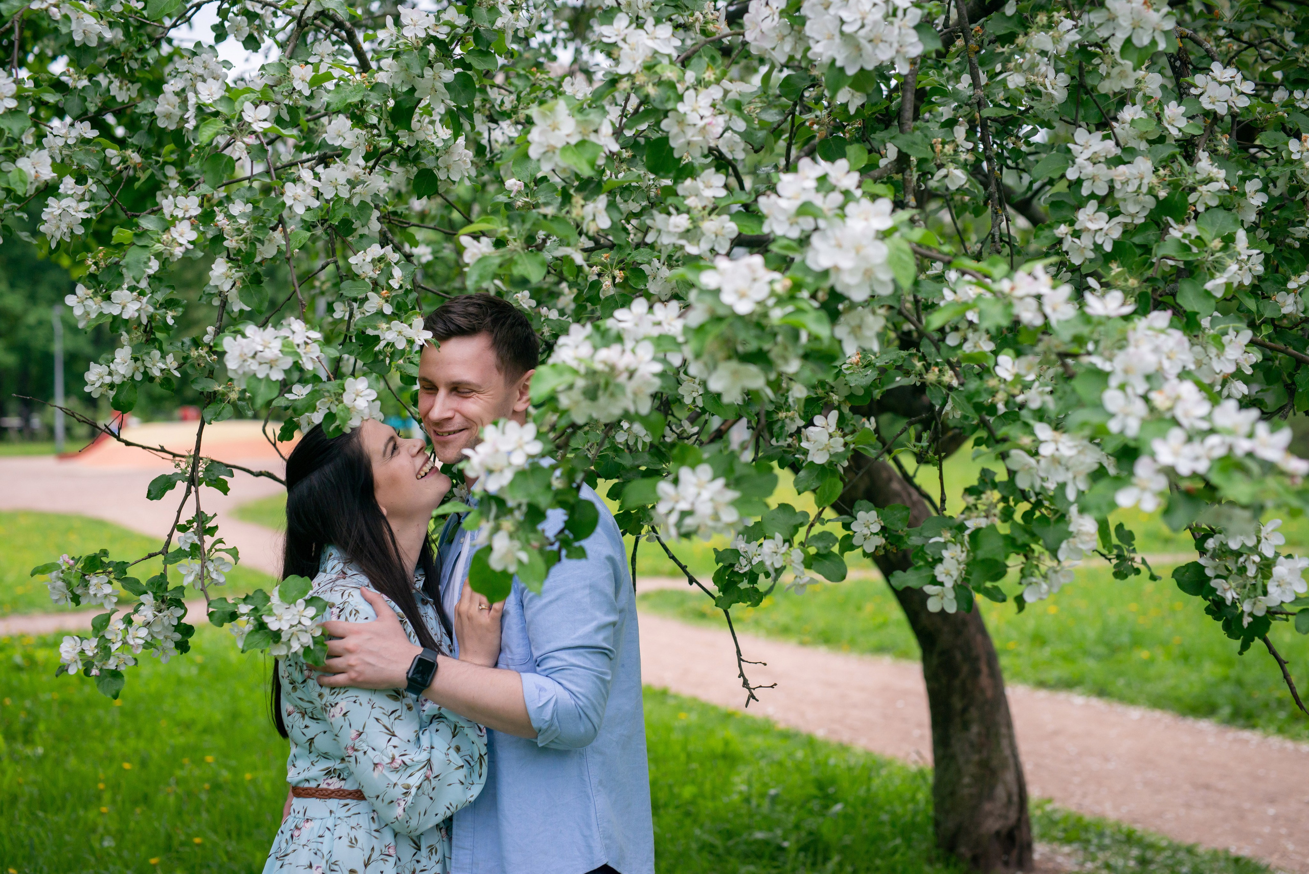 Наташа и Дима (фотосессия в цветущих садах). Портретный, семейный и свадебный фотограф в Санкт-Петербурге и в Пушкине Ширяев Денис