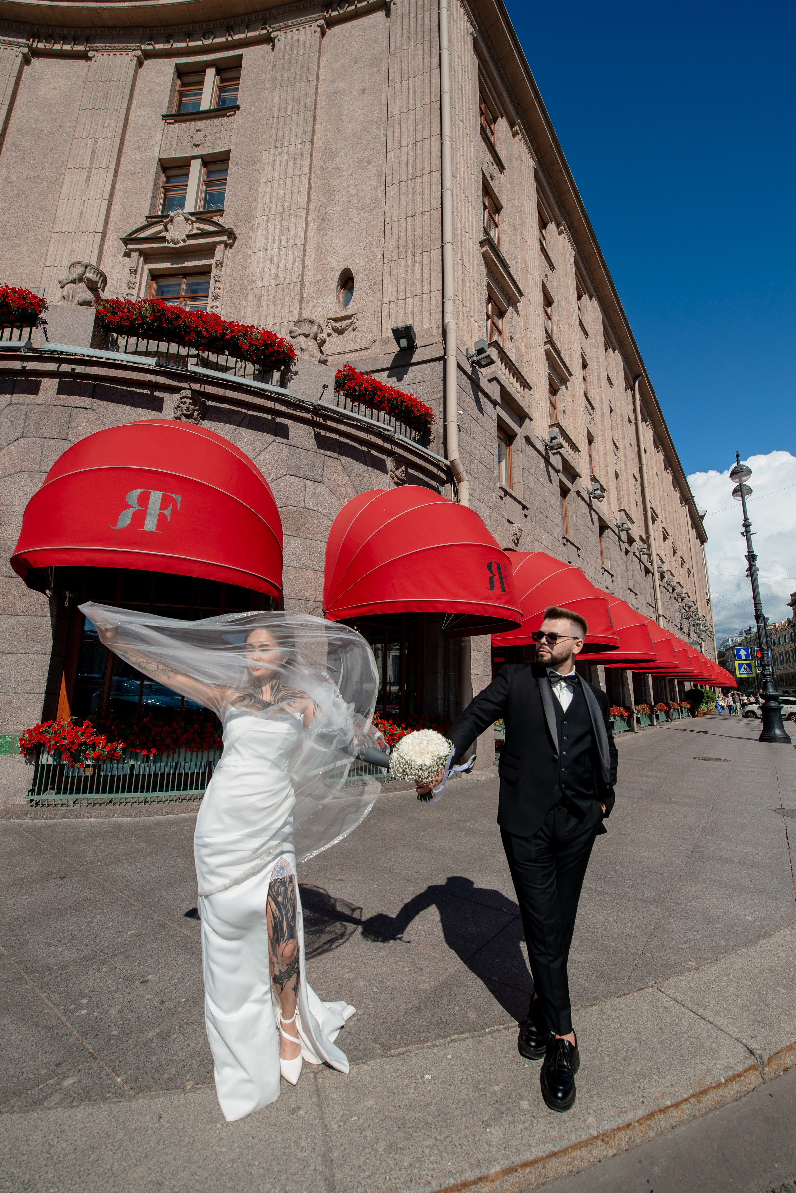 Диана и Евгений (маршрут № 1 в Питере: Исаакиевская площадь, красные маркизы Астории, набережная Мойки, Дворец Штиглица и Летний сад). Портретный, семейный и свадебный фотограф в Санкт-Петербурге и в Пушкине Ширяев Денис