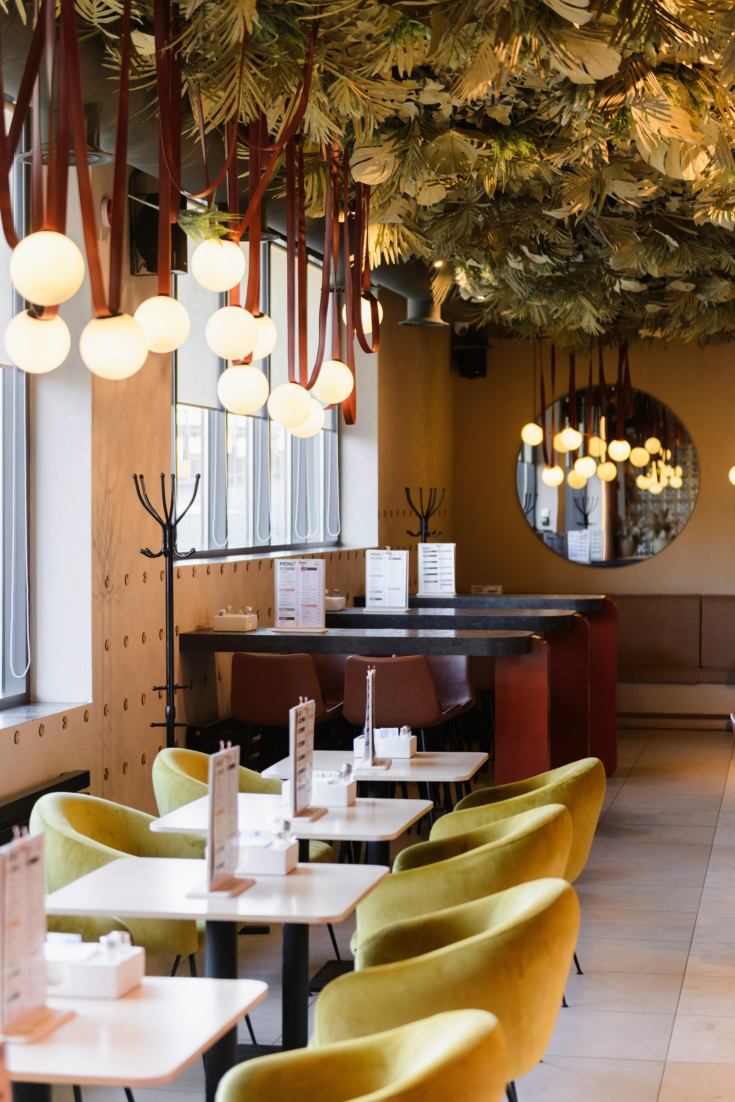 В данной фотосессии использовал реквизит, который был в ресторане. Идея и концепция съемки — мои. Как говорится, заказчик остался доволен.