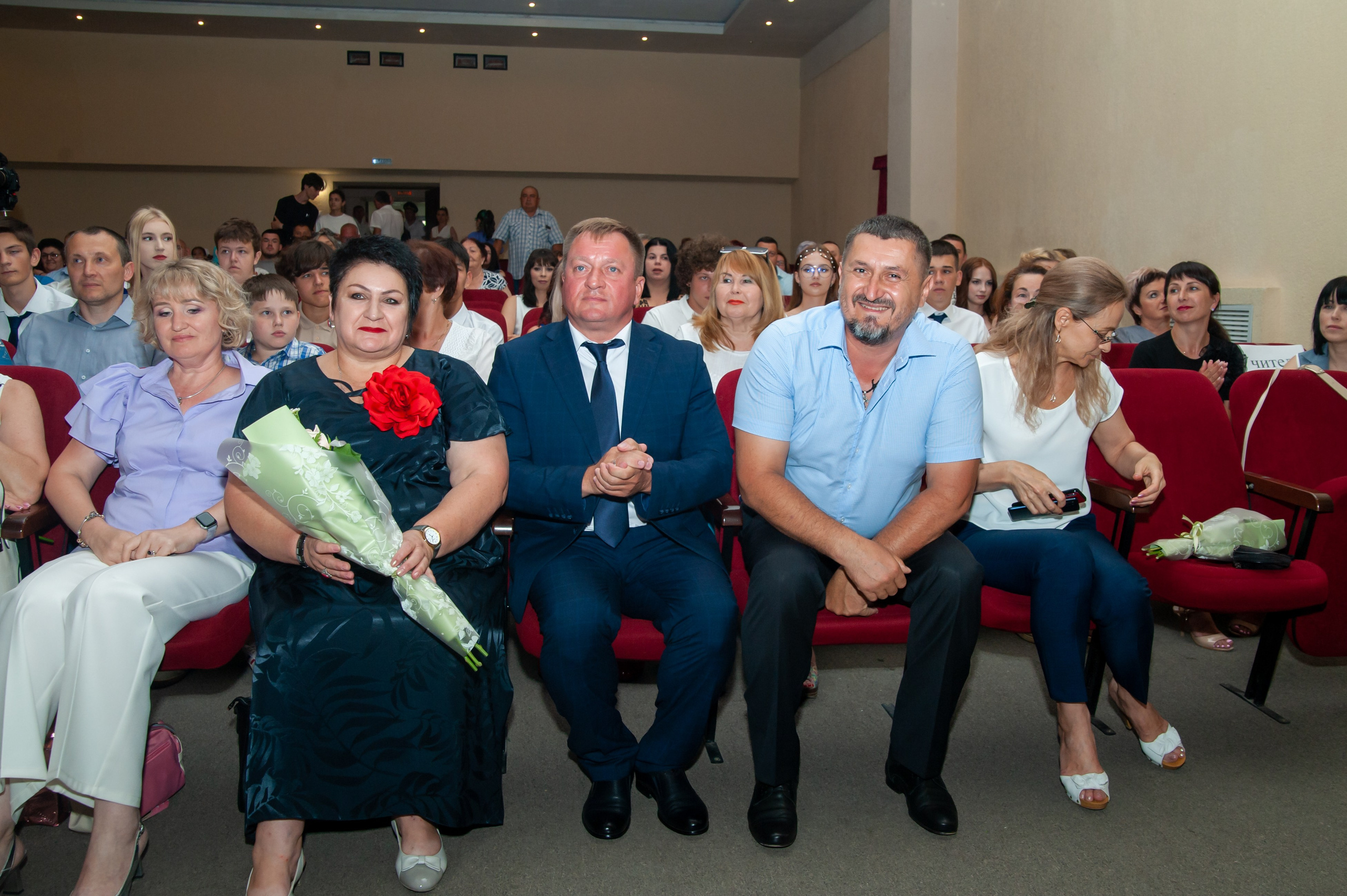 Выпускной МАОУ СОШ № 17 им. Эдуарда Есаяна. Свадебный и семейный фотограф Денис Лукьянов в Краснодаре, Краснодарском крае и Республике Крым