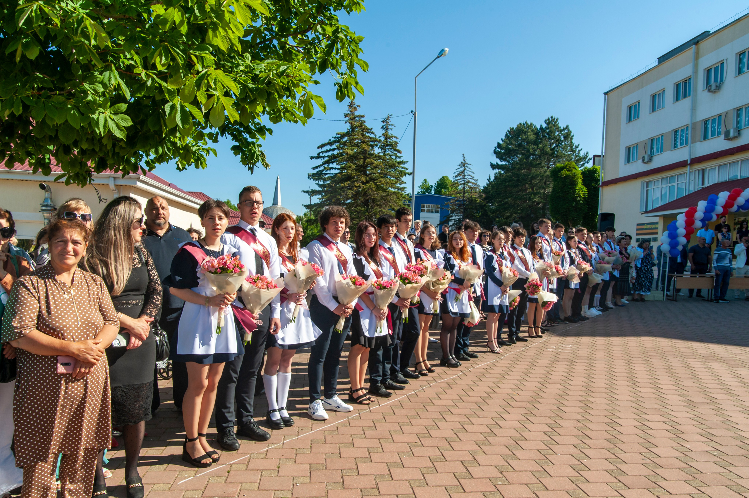 Последний Звонок МАОУ СОШ № 17 им. Эдуарда Есаяна — Архипо-Осиповка. Свадебный и семейный фотограф Денис Лукьянов в Краснодаре, Краснодарском крае и Республике Крым