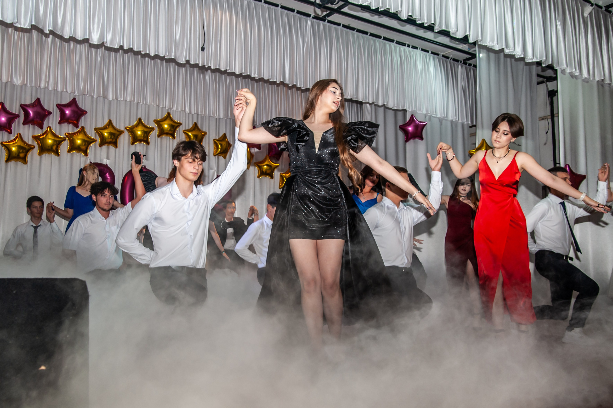 Выпускной МАОУ СОШ № 17 им. Эдуарда Есаяна. Свадебный и семейный фотограф Денис Лукьянов в Краснодаре, Краснодарском крае и Республике Крым