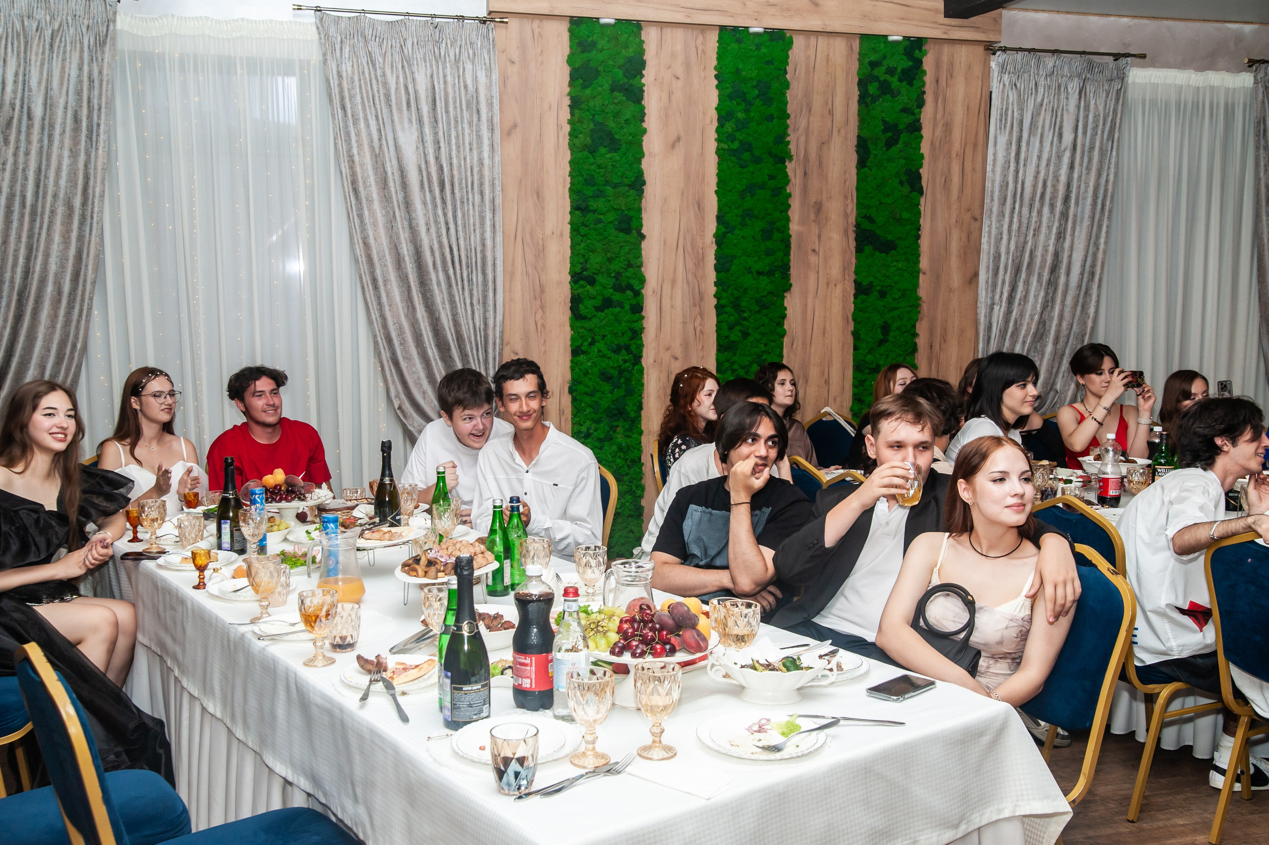 Выпускной МАОУ СОШ № 17 им. Эдуарда Есаяна. Свадебный и семейный фотограф Денис Лукьянов в Краснодаре, Краснодарском крае и Республике Крым