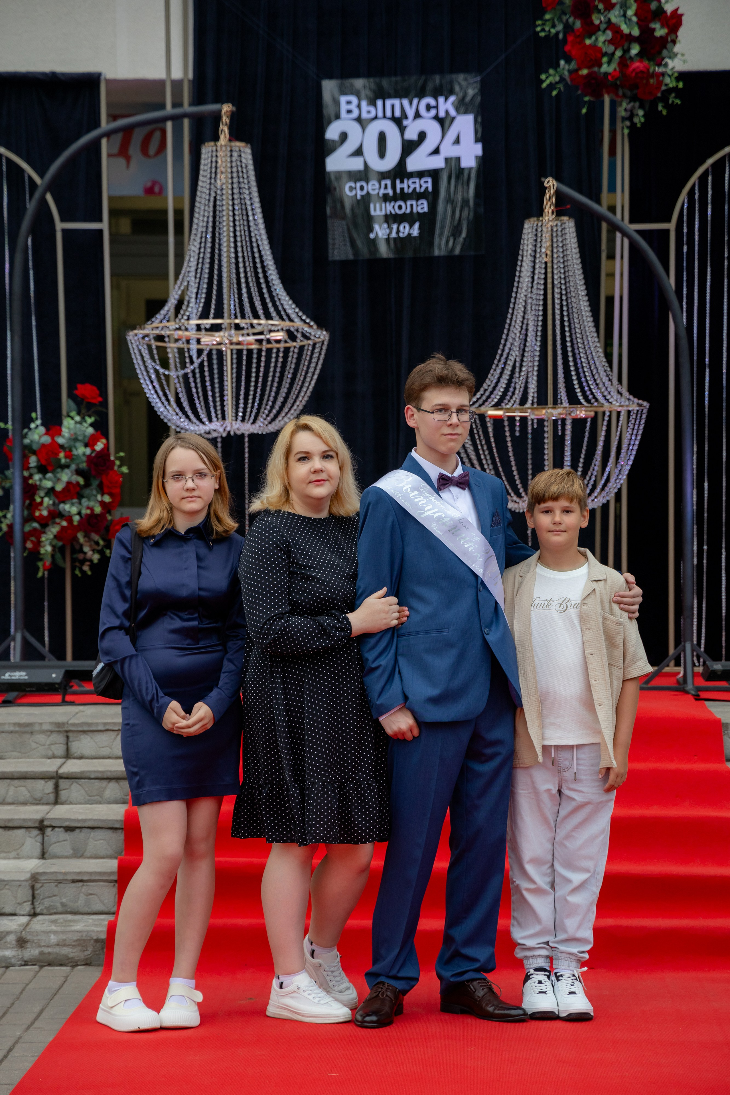 Школьный выпускной 2024 год в Соколе (Минск). Свадебный фотограф в Минске/Беларуси Сергей Спиридонов