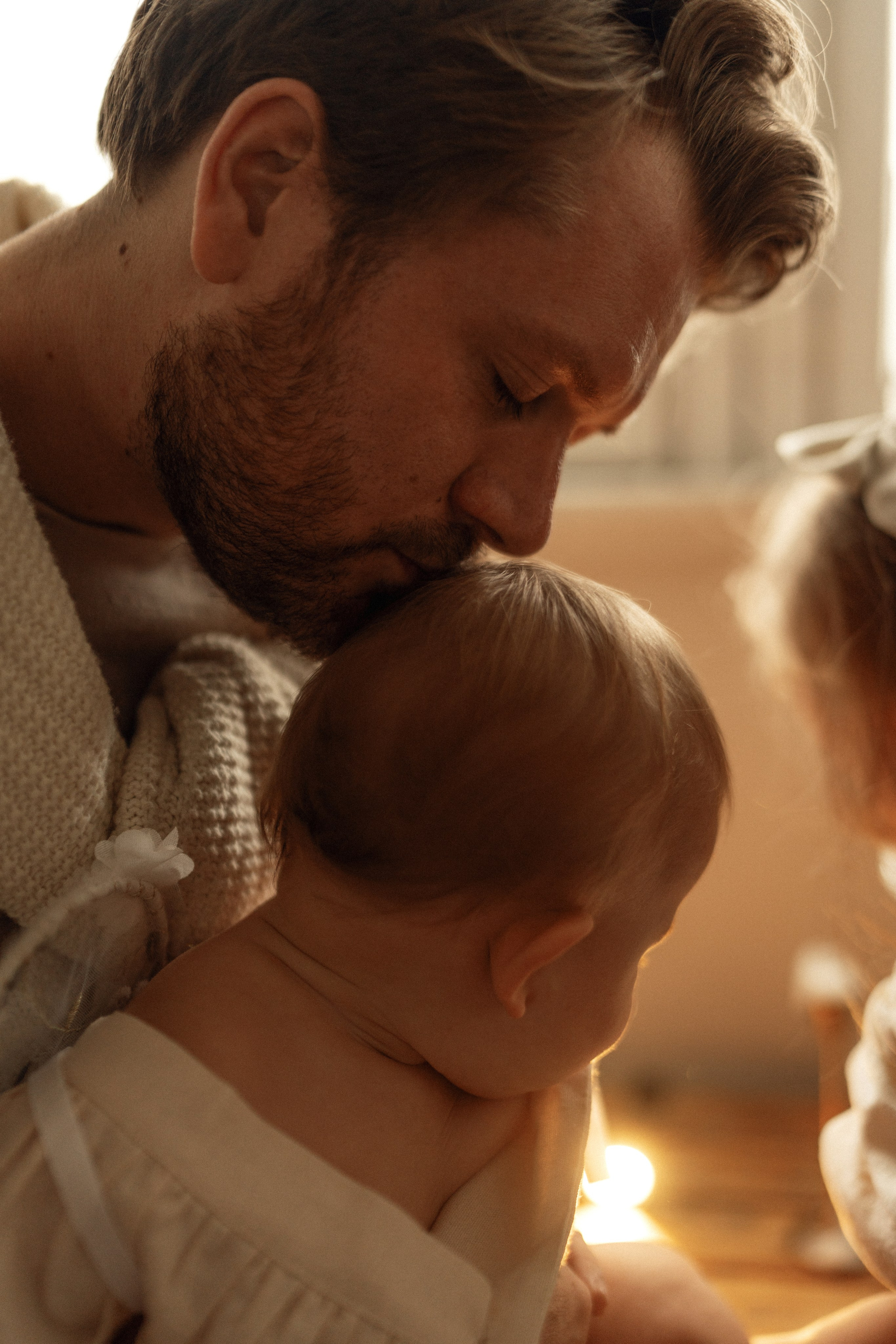 В мастерской художника. Семейный фотограф Москва. Фотограф беременности и материнства Москва