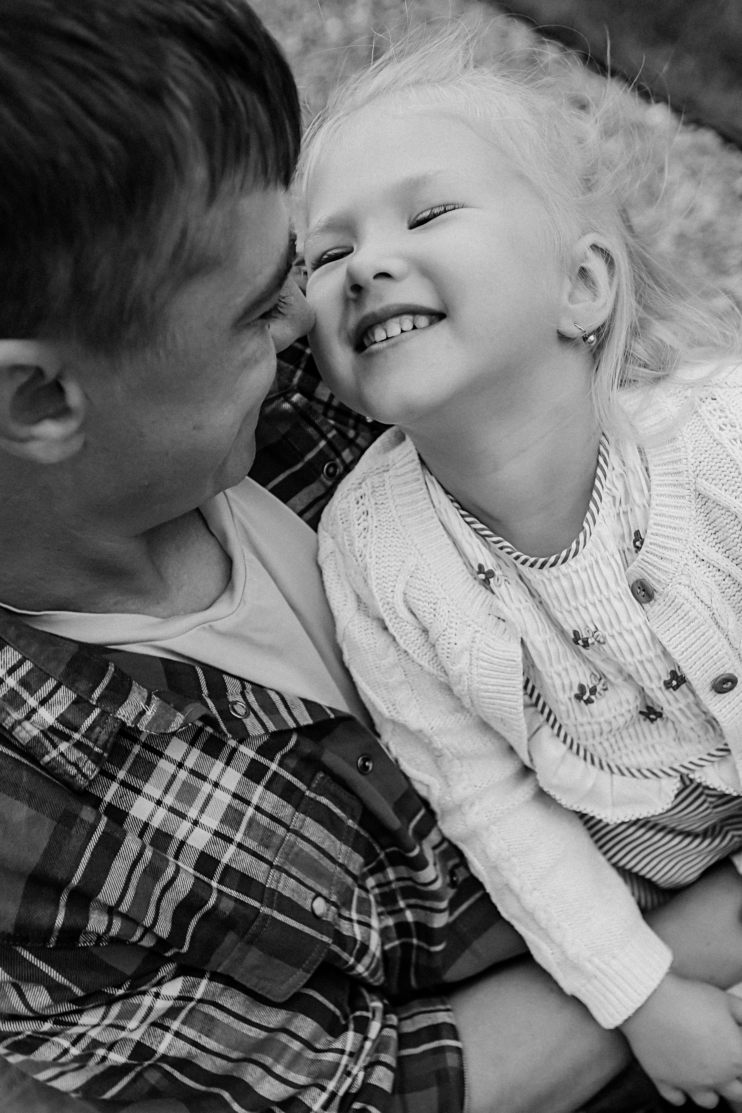 У дома. Семейный фотограф Тюмень, фотограф на роды Салмина Мария