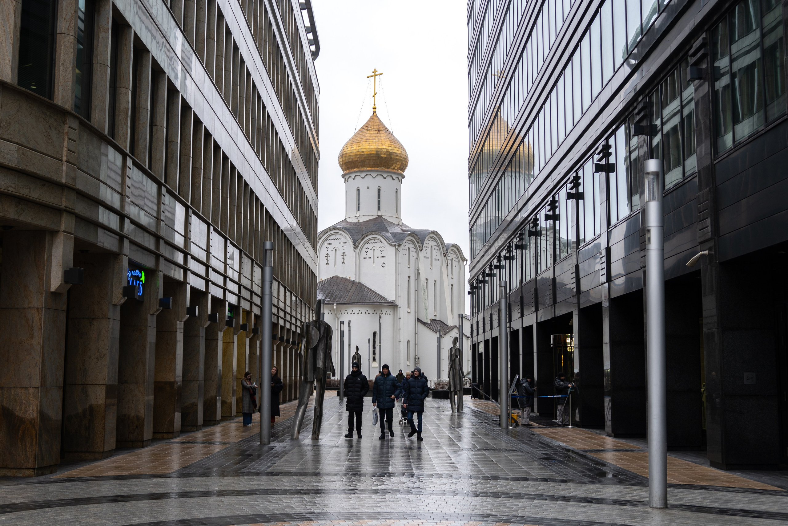 УЛИЦЫ. ПОБУДЬ ЗДЕСЬ И ЦЕЛЕЕ БУДЕТ ЭТОТ МИР