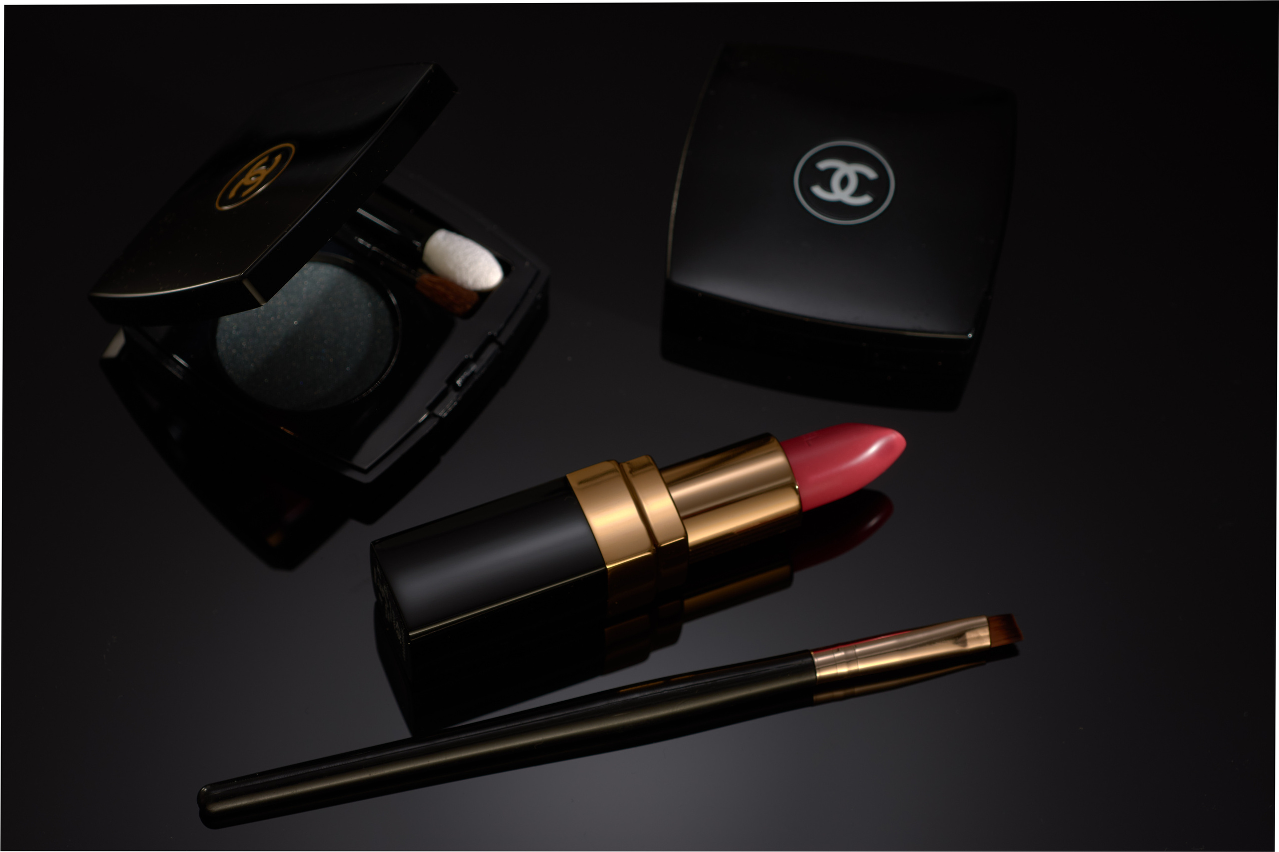 Предметная имиджевая фотосъемка губной помады. Предметный фотограф в Москве Раиса Белова