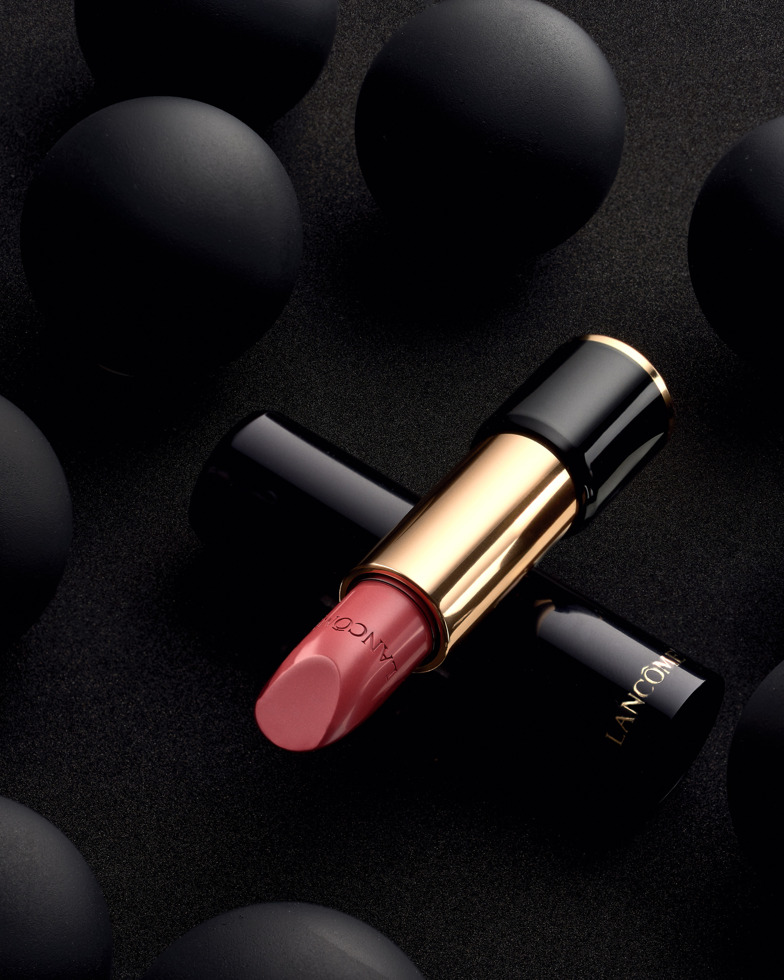 Предметная имиджевая фотосъемка губной помады. Предметный фотограф в Москве Раиса Белова