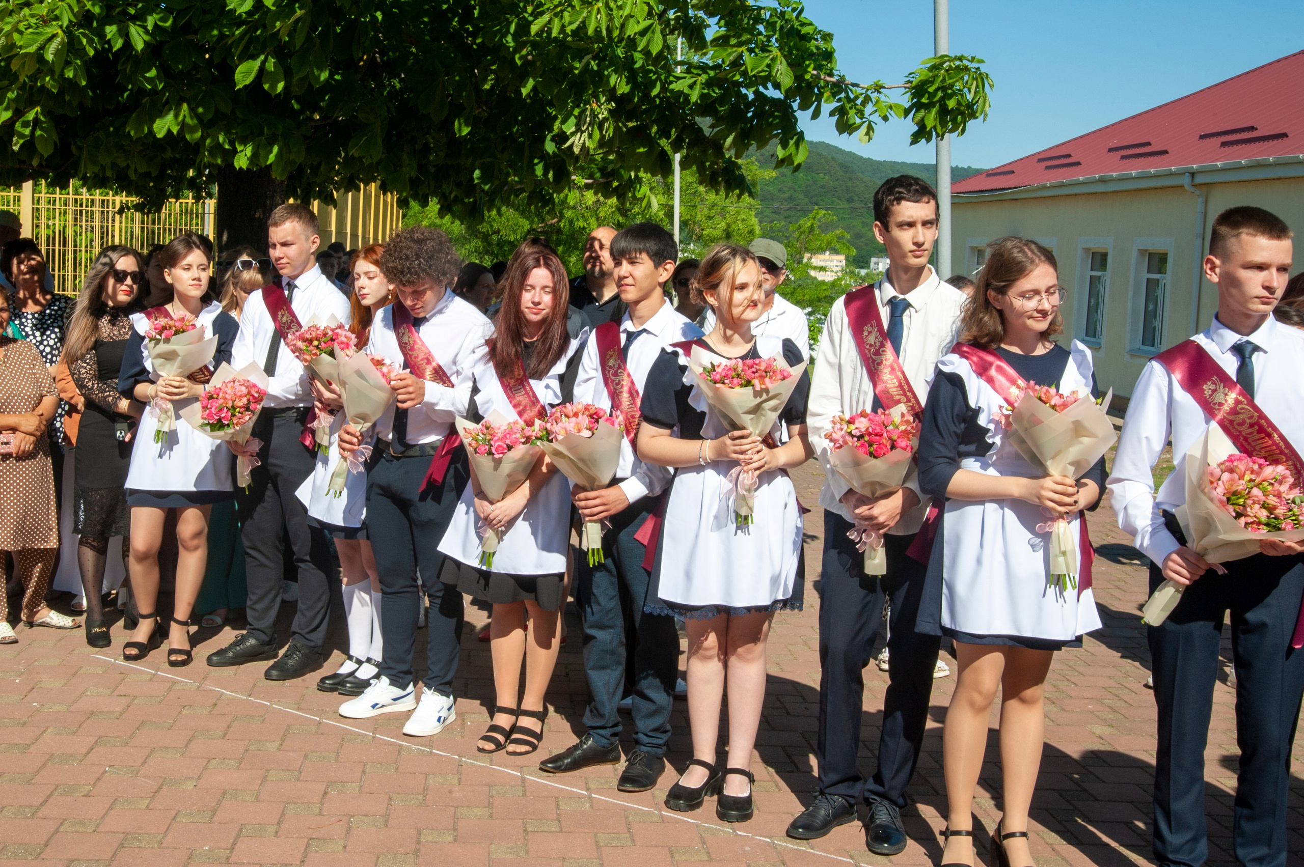 Последний Звонок МАОУ СОШ № 17 им. Эдуарда Есаяна — Архипо-Осиповка. Свадебный и семейный фотограф Денис Лукьянов в Краснодаре, Краснодарском крае и Республике Крым