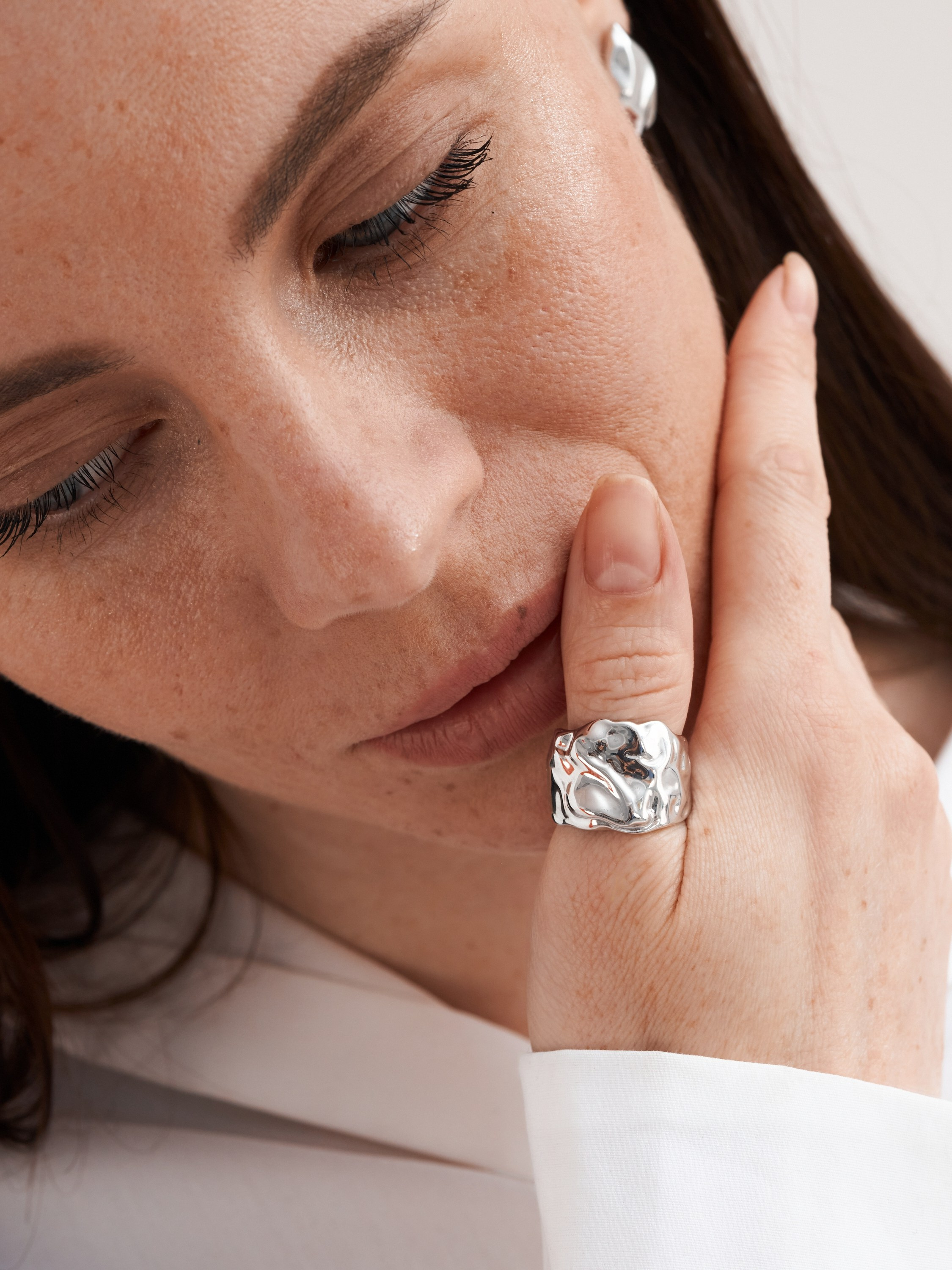 Фотосъемка ювелирных украшений Екатеринбург бижутерия Wildberries ВБ Ozon Озон предметная съемка Екб заказать цена фотосъемка товара WB. Фотограф Екатеринбург Анастасия Жерновская | Маркетплейсы и нейрофото