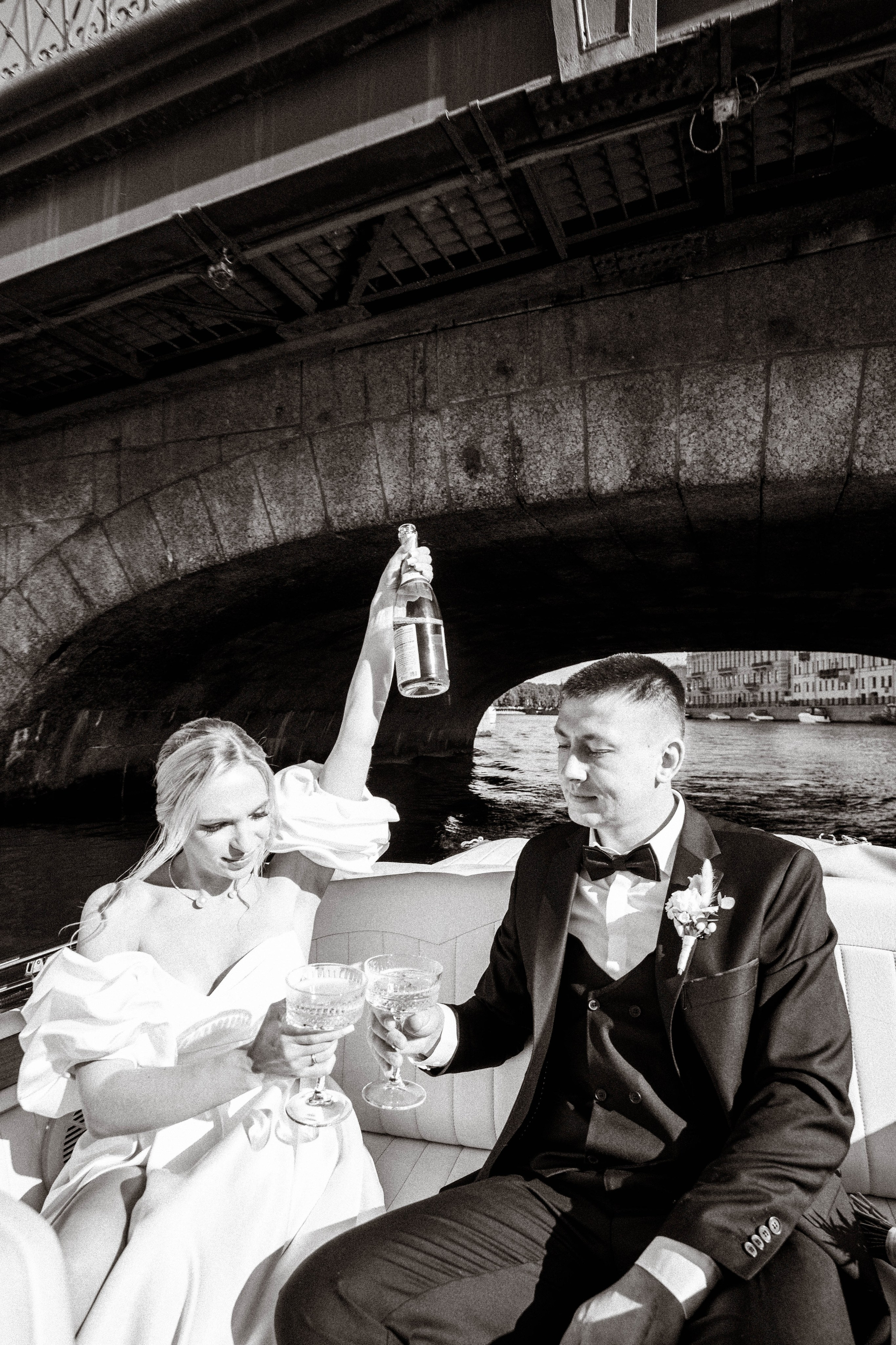 СВАДЕНБНАЯ СЬЕМКА НА КАТЕРЕ ПО КАНАЛАМ САНКТ-ПЕТЕРБУРГА И В АКВАТОРИИ НЕВЫ. Профессиональный фотограф, Санкт-Петербург — Виктория Богомолова